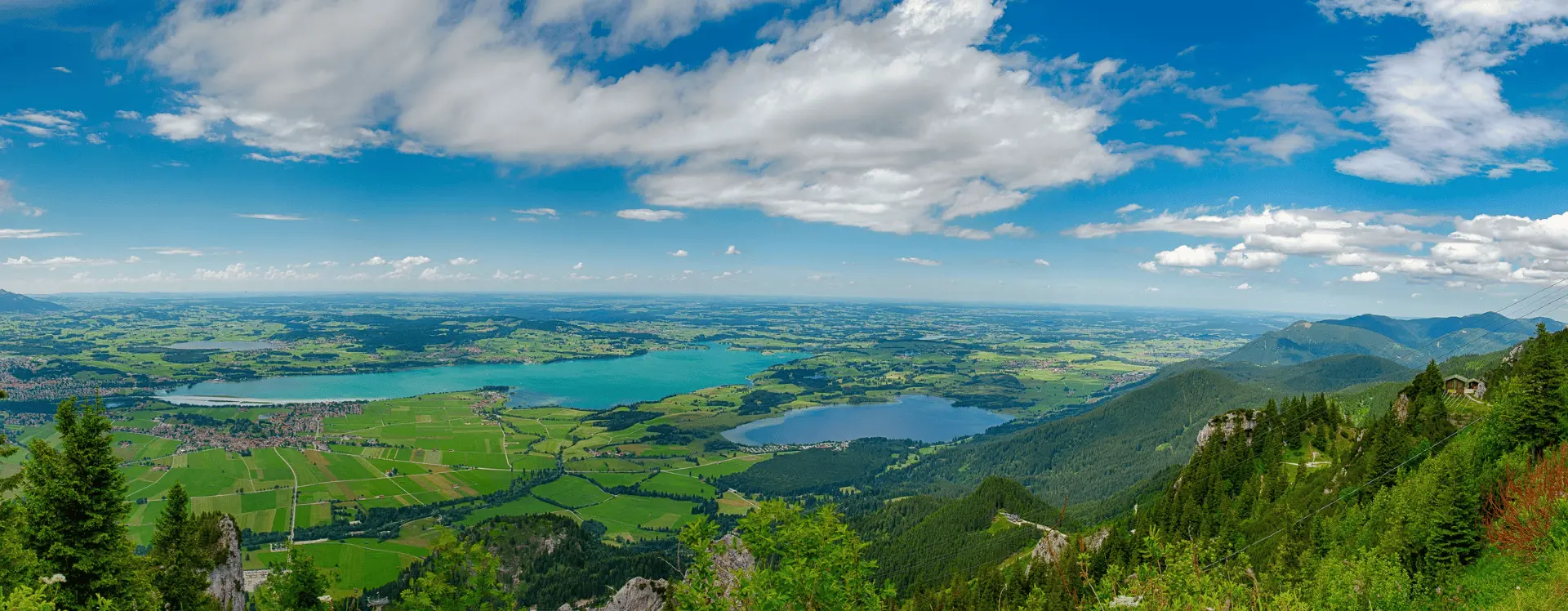 Forggensee mit Bannwaldsee von Neuschwanstein aus. Foto: Canva.