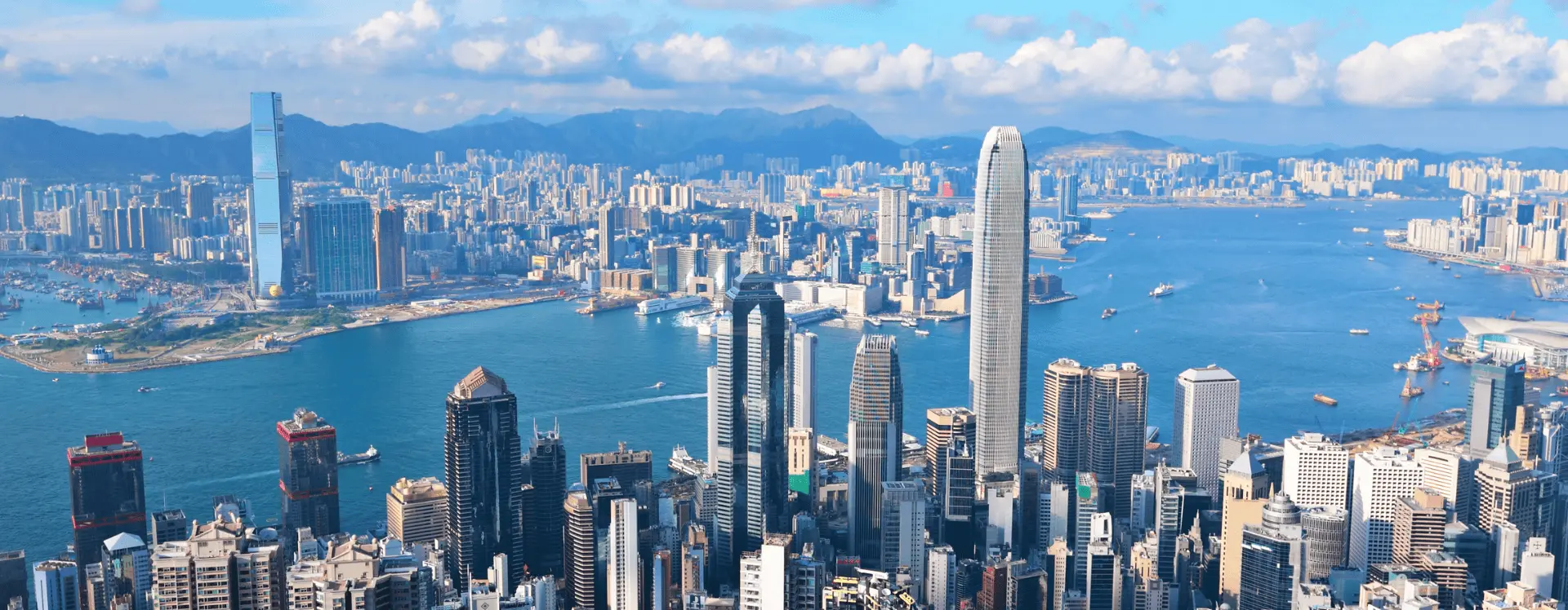 Blick von Hong Kong Island nach Kowloon. Foto: Canva.