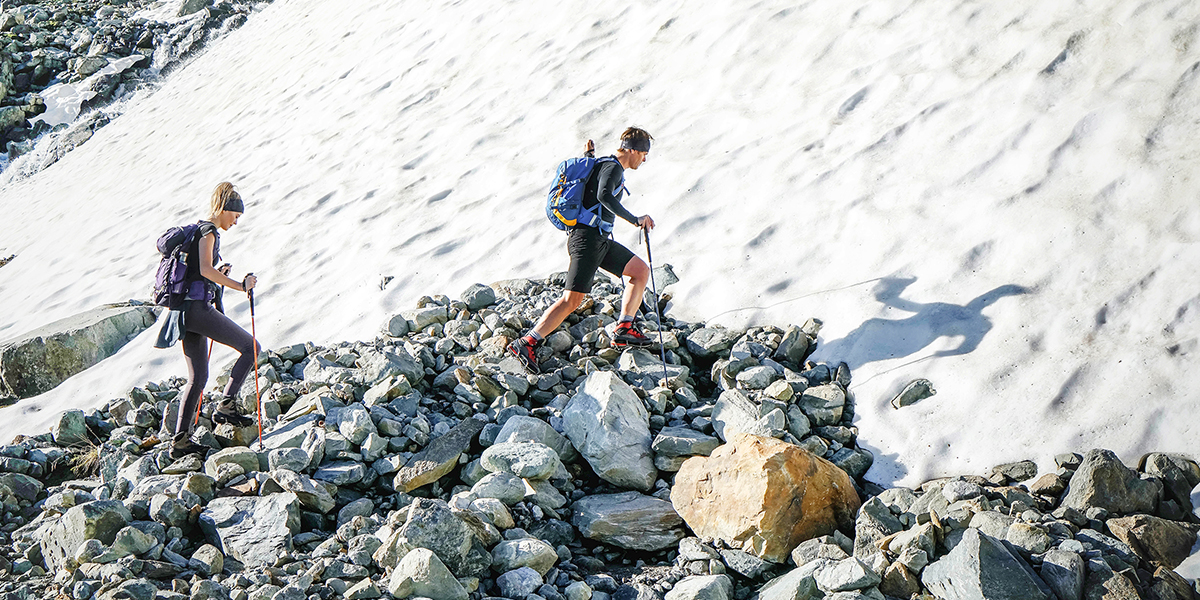 Steile Schneefelder und felsiges Gelände - kein Problem mit robusten Spikes_Koch alpin