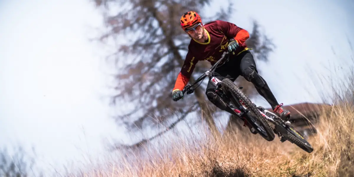 07_Mit dem richtigen Mountainbike-Helm machst du immer eine gute Figur auf dem Rad_Thomas Schweighöfer