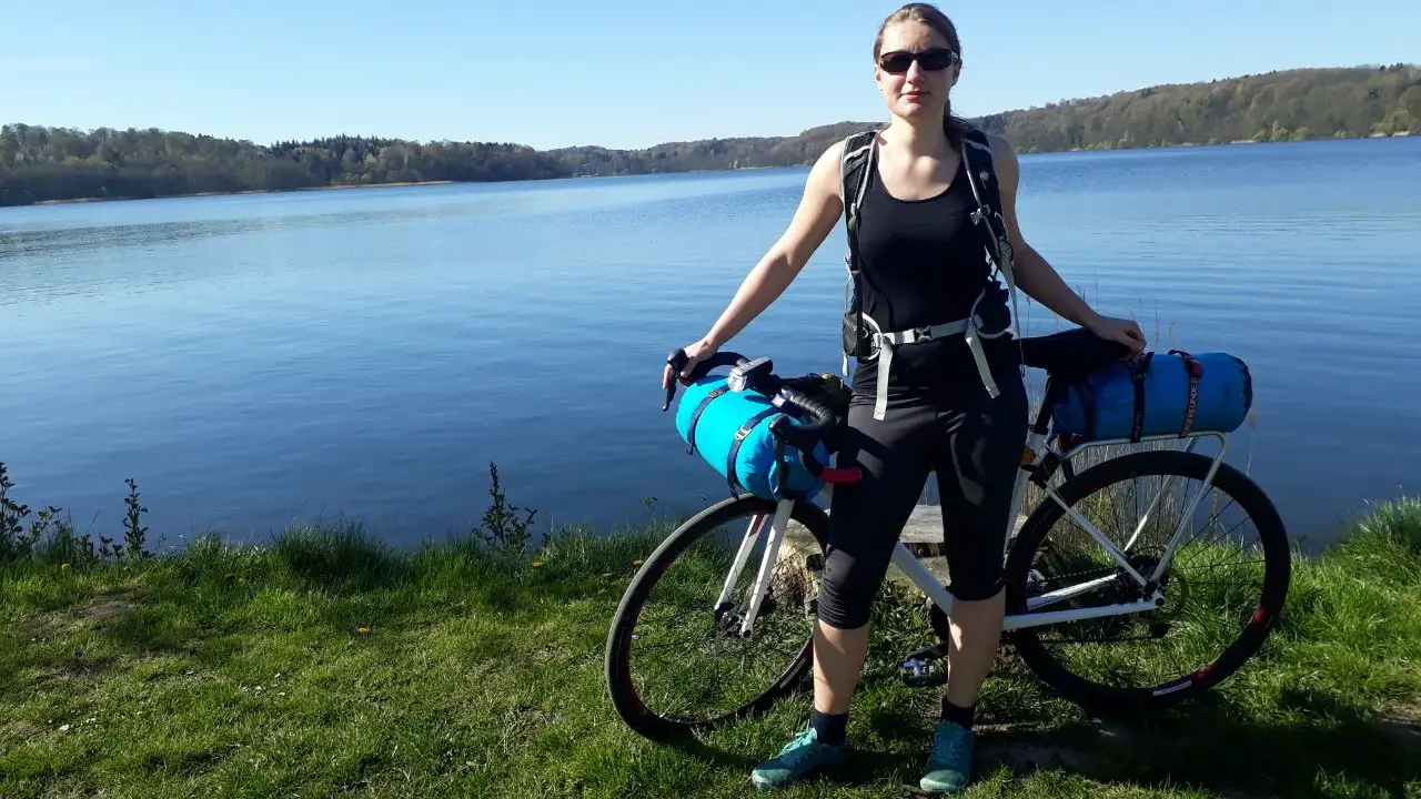 Frances auf Bikepackingtour