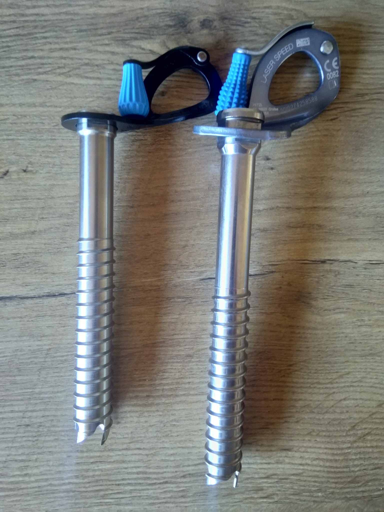 Cassin und Petzl Eisschrauben
