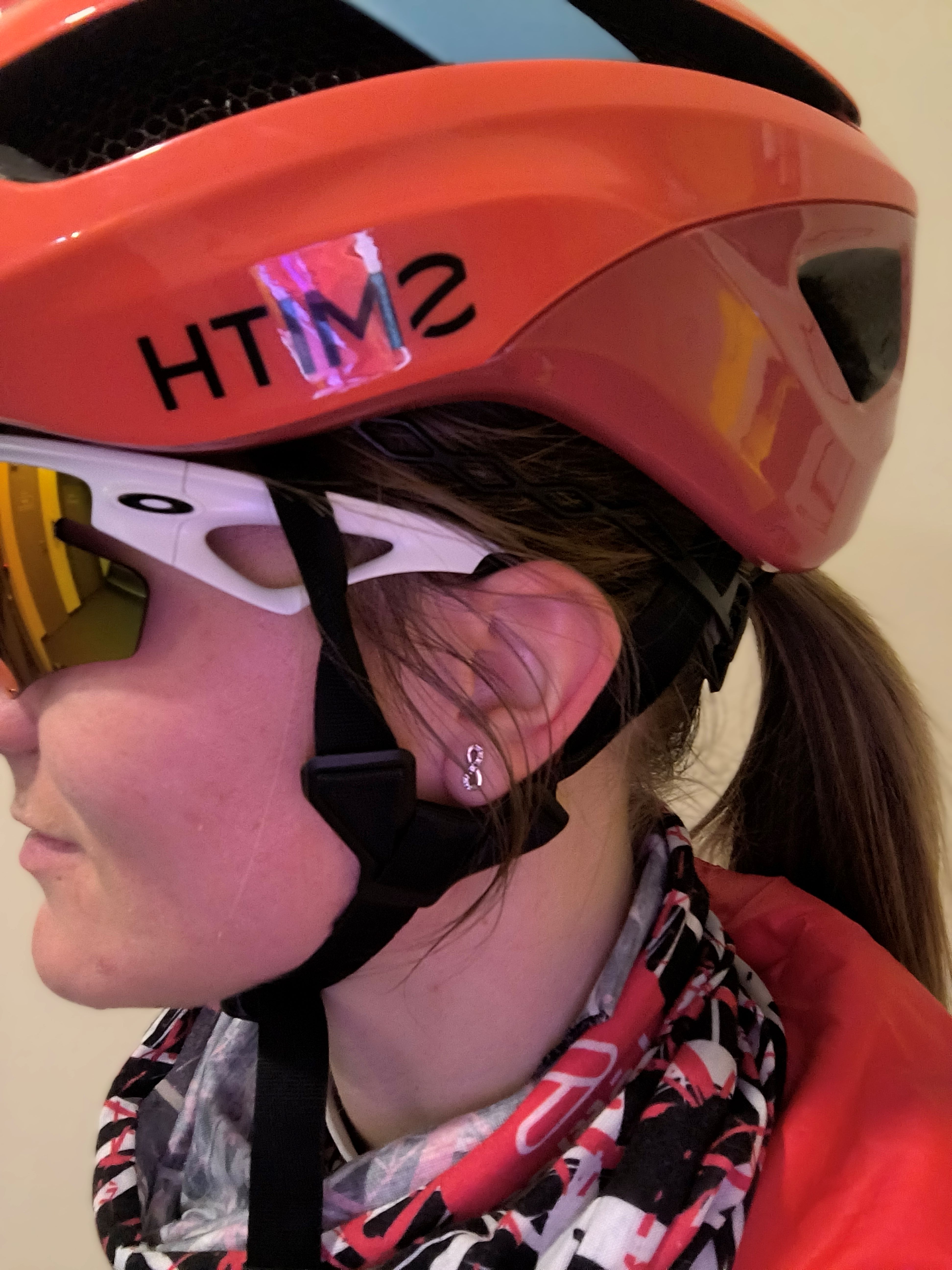 Seitliche Ansicht mit Radhelm