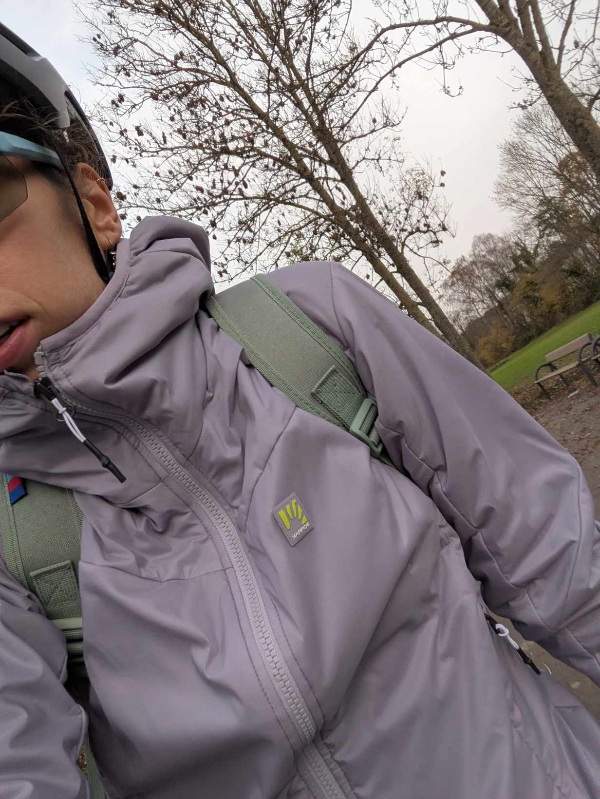 Man sieht die Jacke auf dem Rad