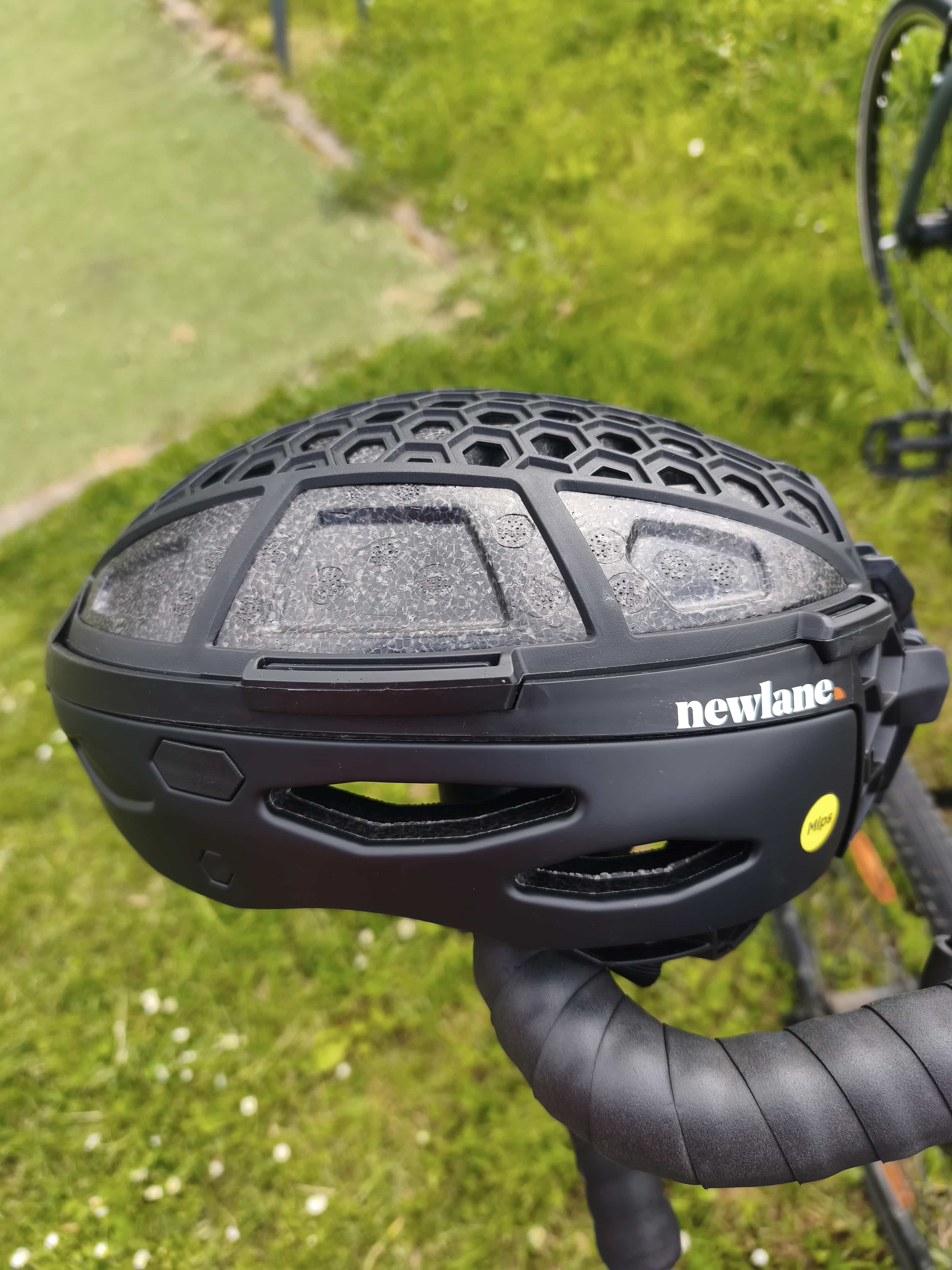 Der kompetente OUTSIDEstories-Test: NEWLANE Foldable MIPS Bike Helmet - Faltbarer Fahrradhelm 