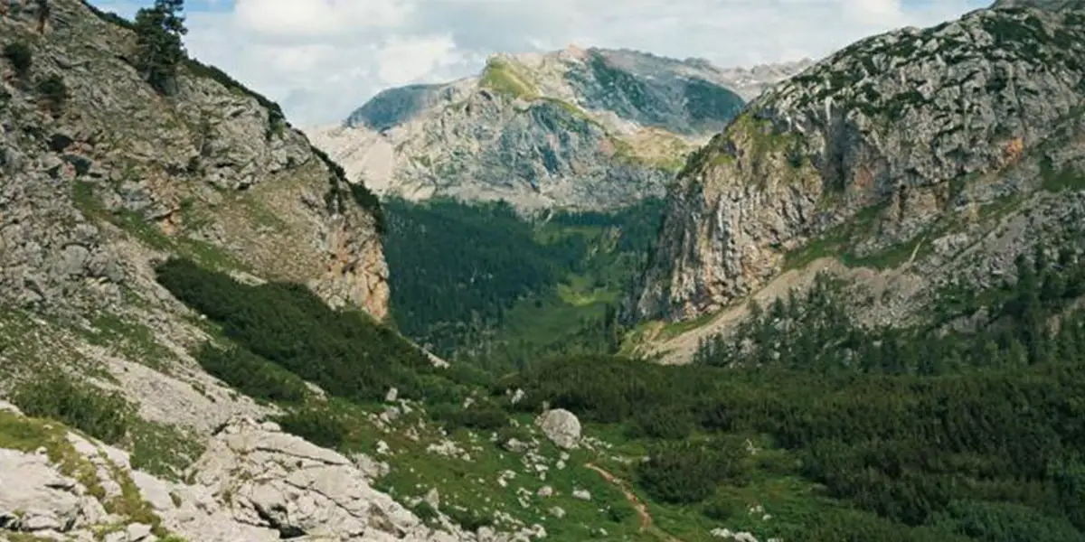 1_weitwandern_salzburg_triest_Das Steinerne Meer zählt zu den schönsten Karsthochplateaus der Welt._Christof Herrmann