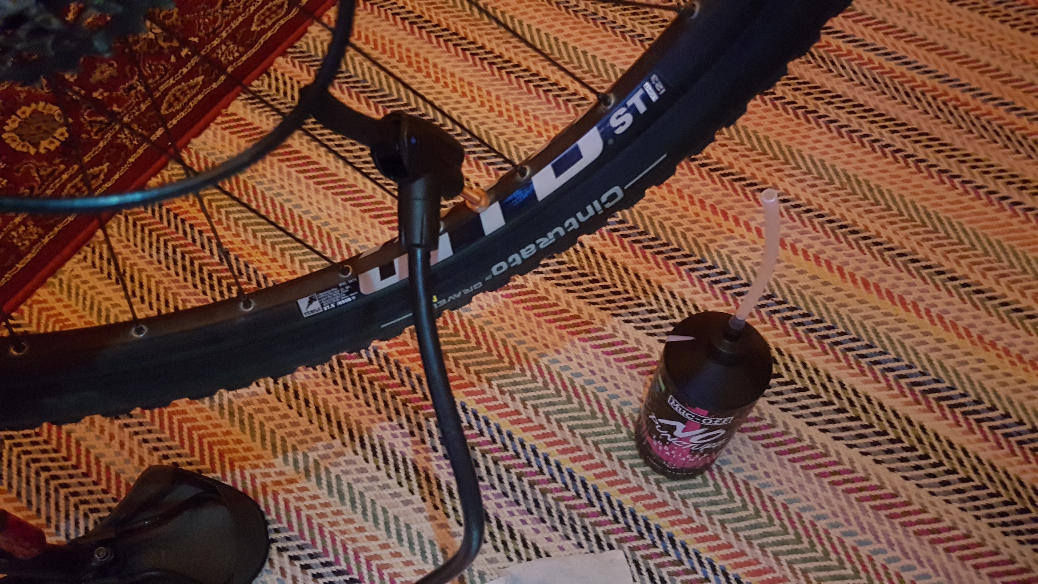 Tubeless Montage mit Standpumpe