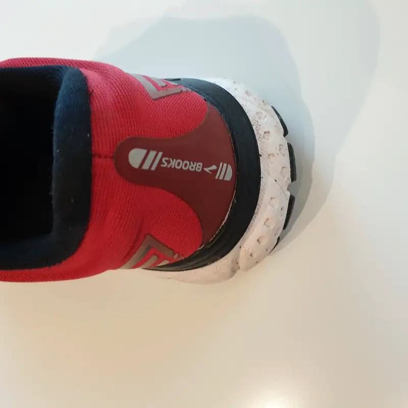 Verbindung am Rücken des Schuhs