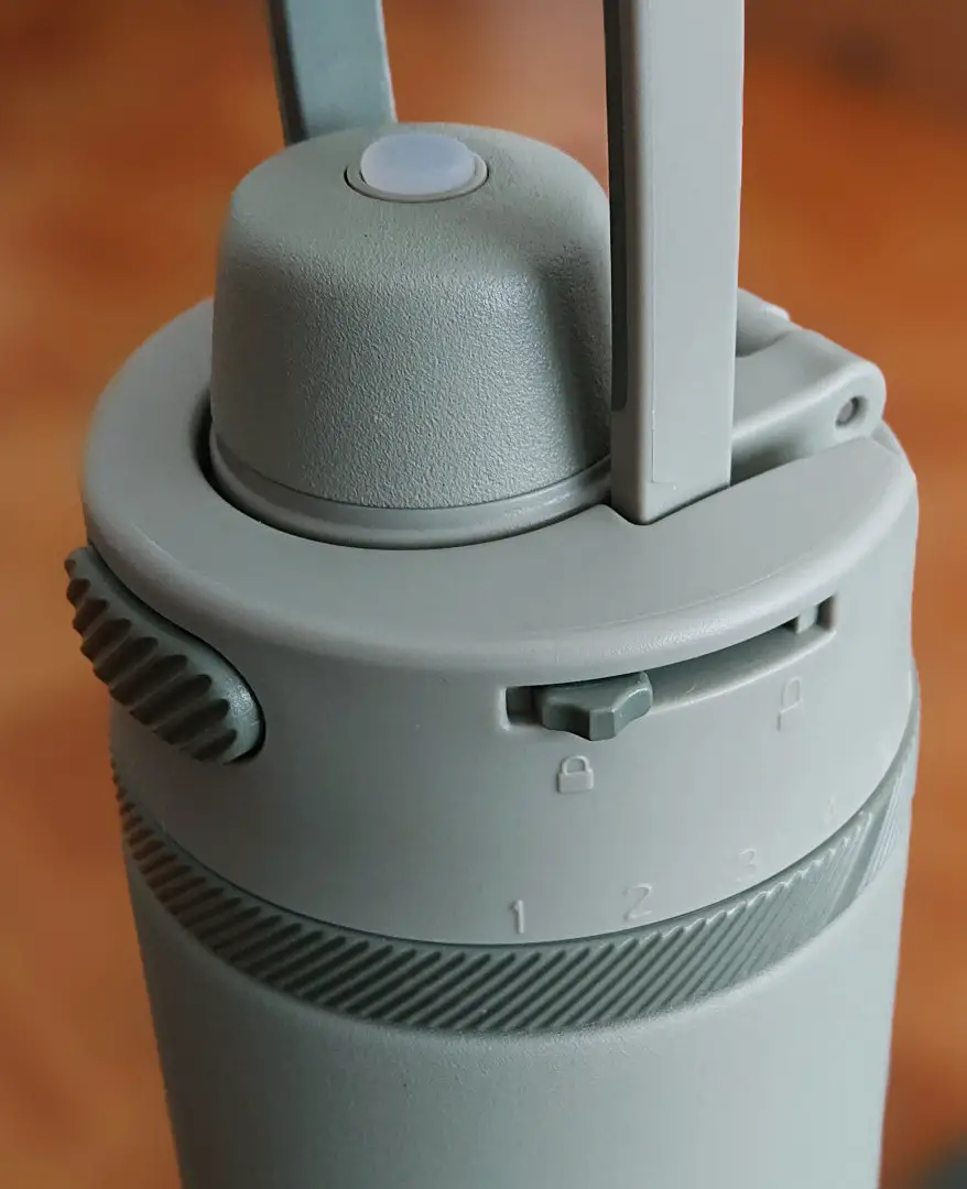 Flasche mit geschlossenem Deckel