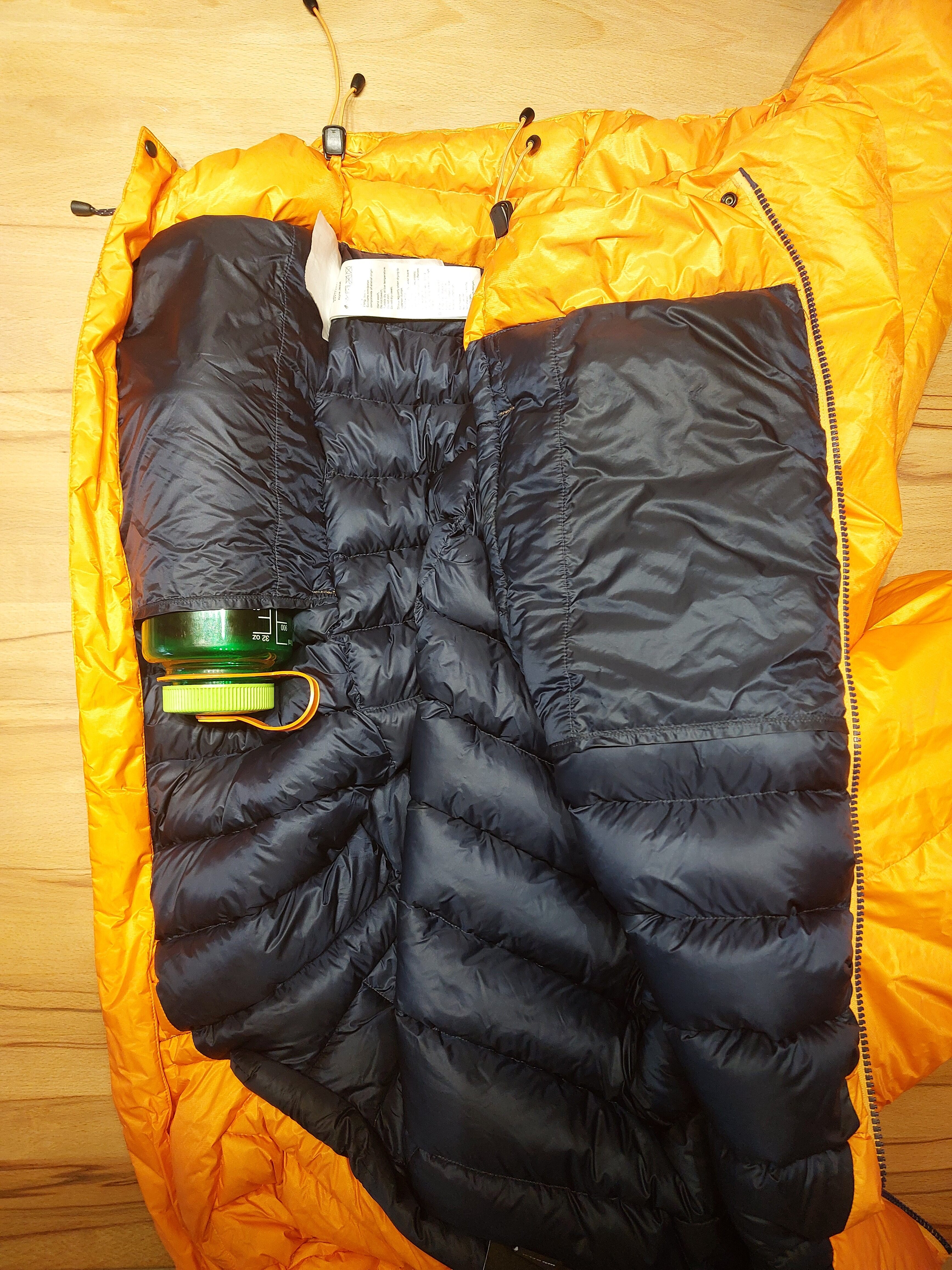 Innenliegende Taschen, groß genug für eine 1L Nalgene-Flasche oder kleine Kamera