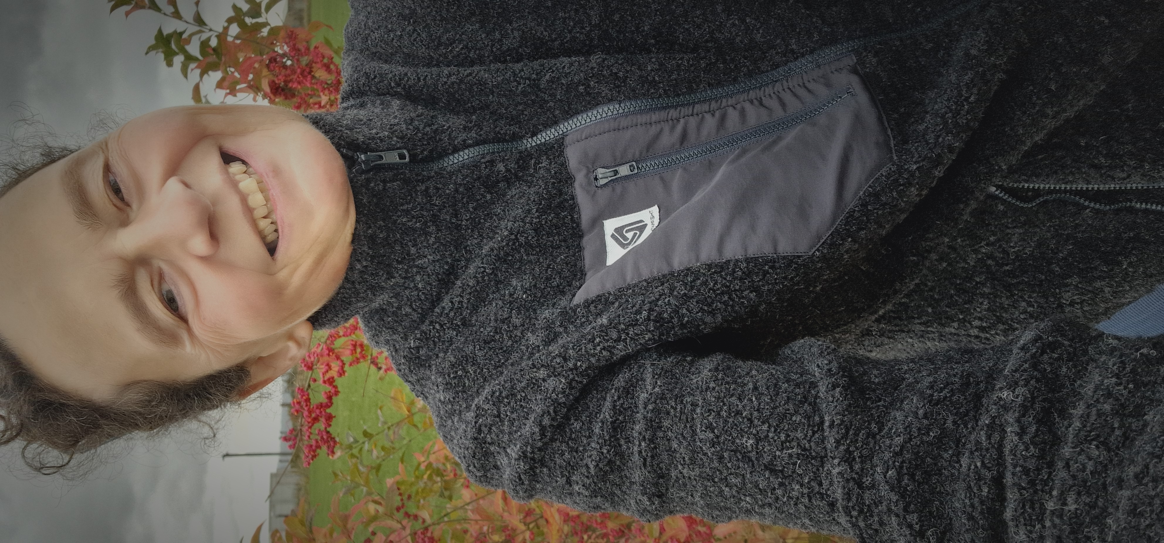 Auch bei wärmerem Wetter und Sonnenschein, macht es Spaß, mit der Merinojacke zu wandern