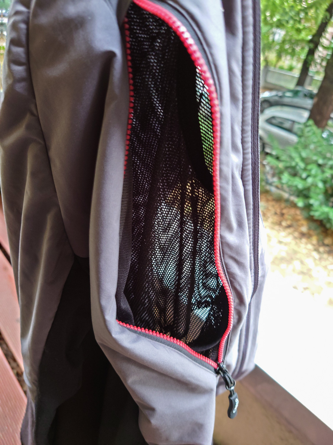Mesch in Tasche