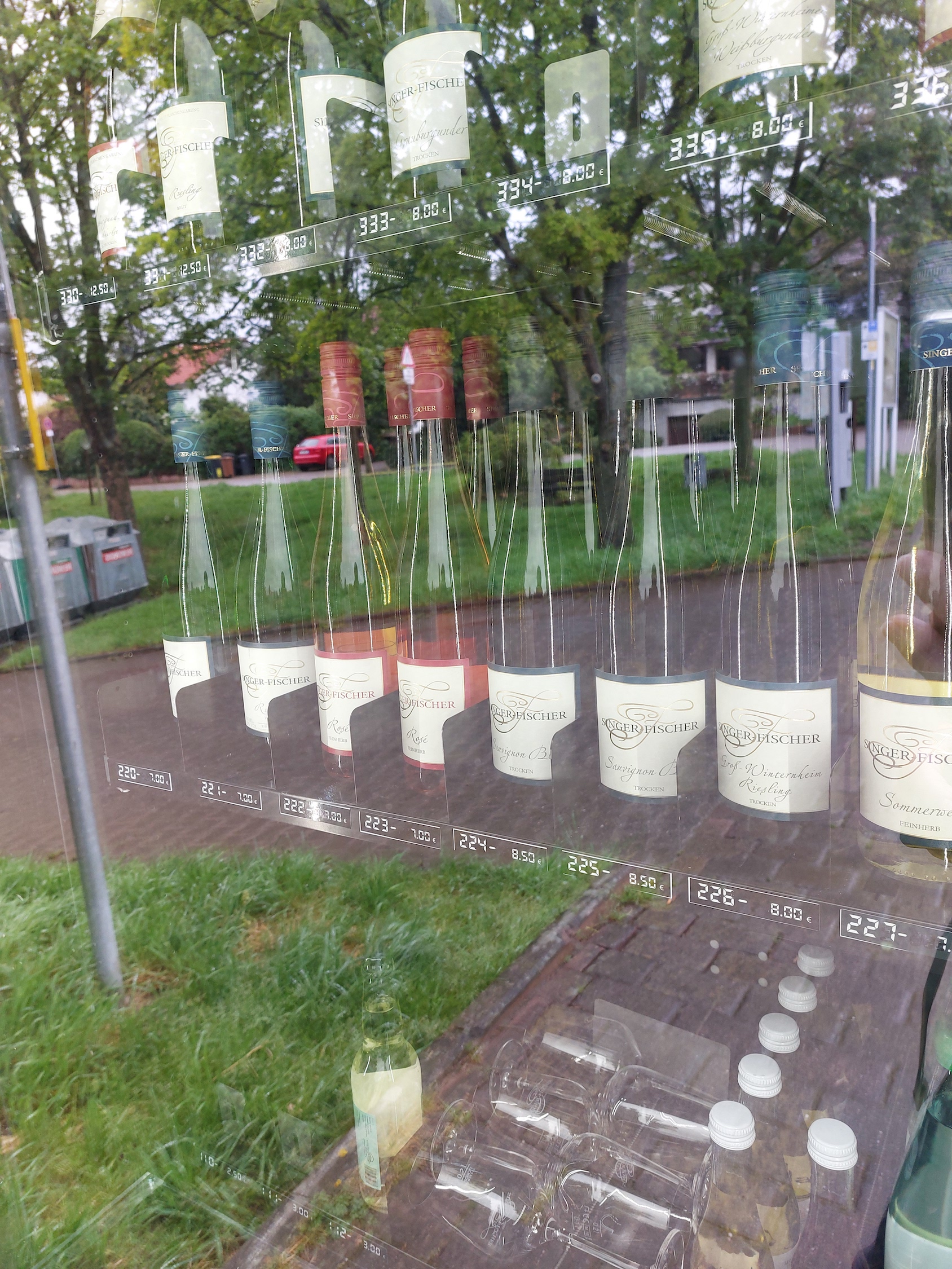 Weinautomaten findet man natürlich auch auf einigen Strecken 