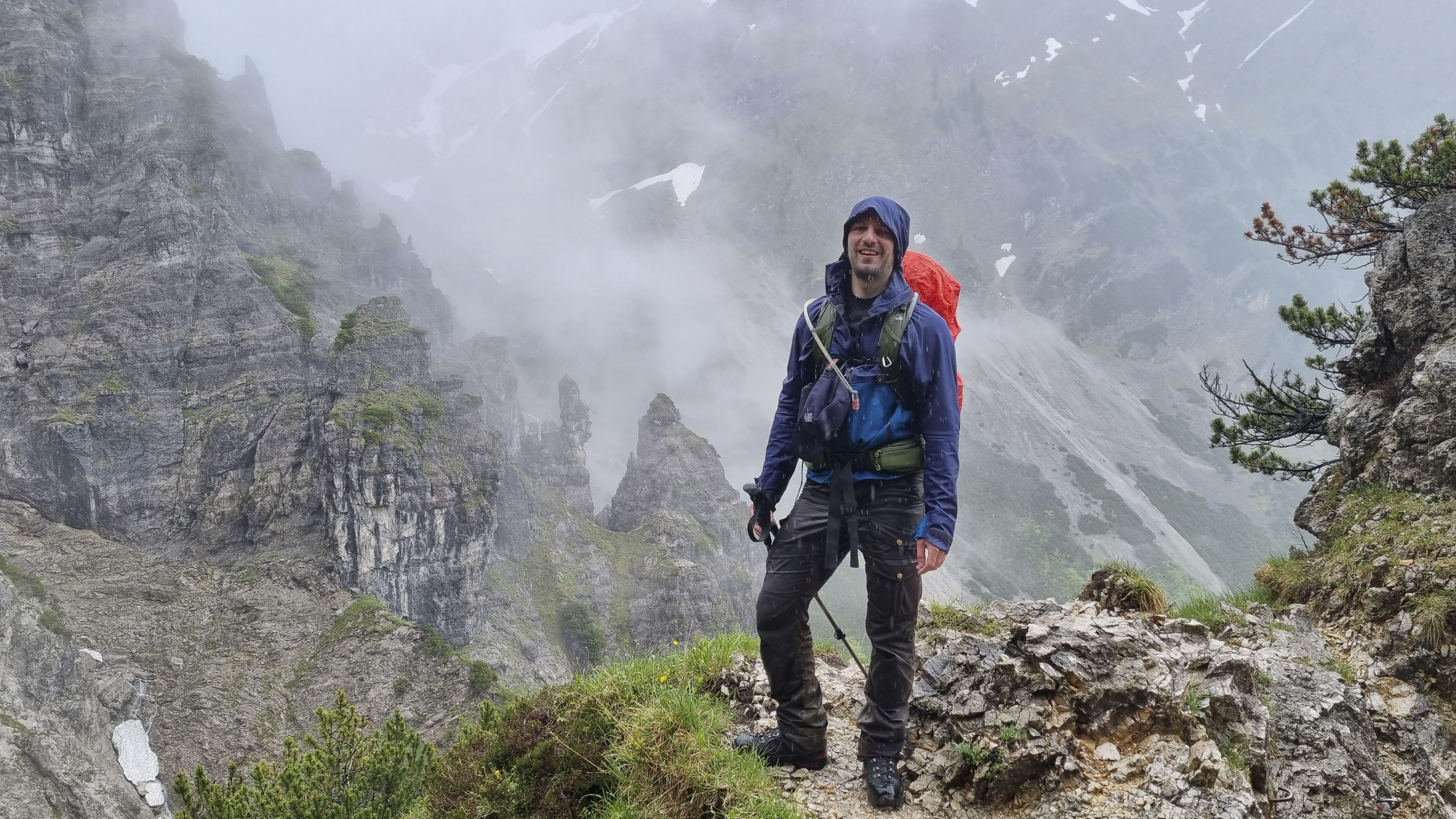 Der starke Regen, der dem Wanderführer etwas zusetzte
