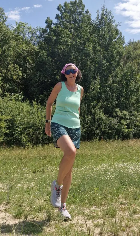 Laufen im Gelände macht erst richtig Spaß mit den richtigen Schuhen. Der Ultra Glide 3 von Salomon verspricht höchsten Komfort mit hochwertigen Laufsohlen.
