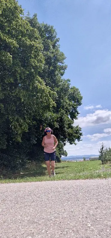 Der erste Lauf hat mir am Ende einen heftigen Muskelkater beschert, da ich es nicht gewohnt war, mit einer so hohen Sprengung zu laufen. 