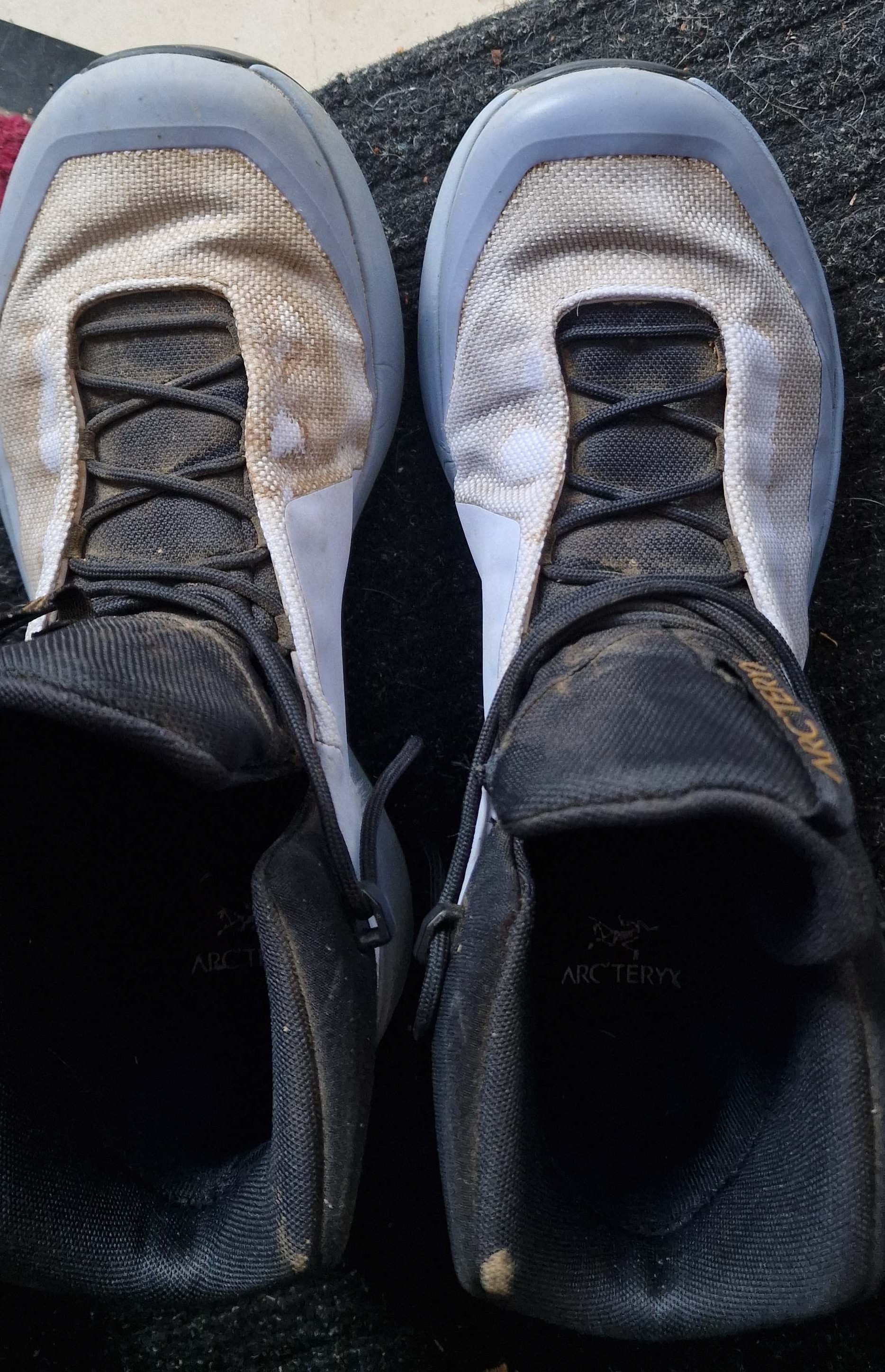 Rechts das Ergebnis nach der Bürsten, Lappen Behandlung.