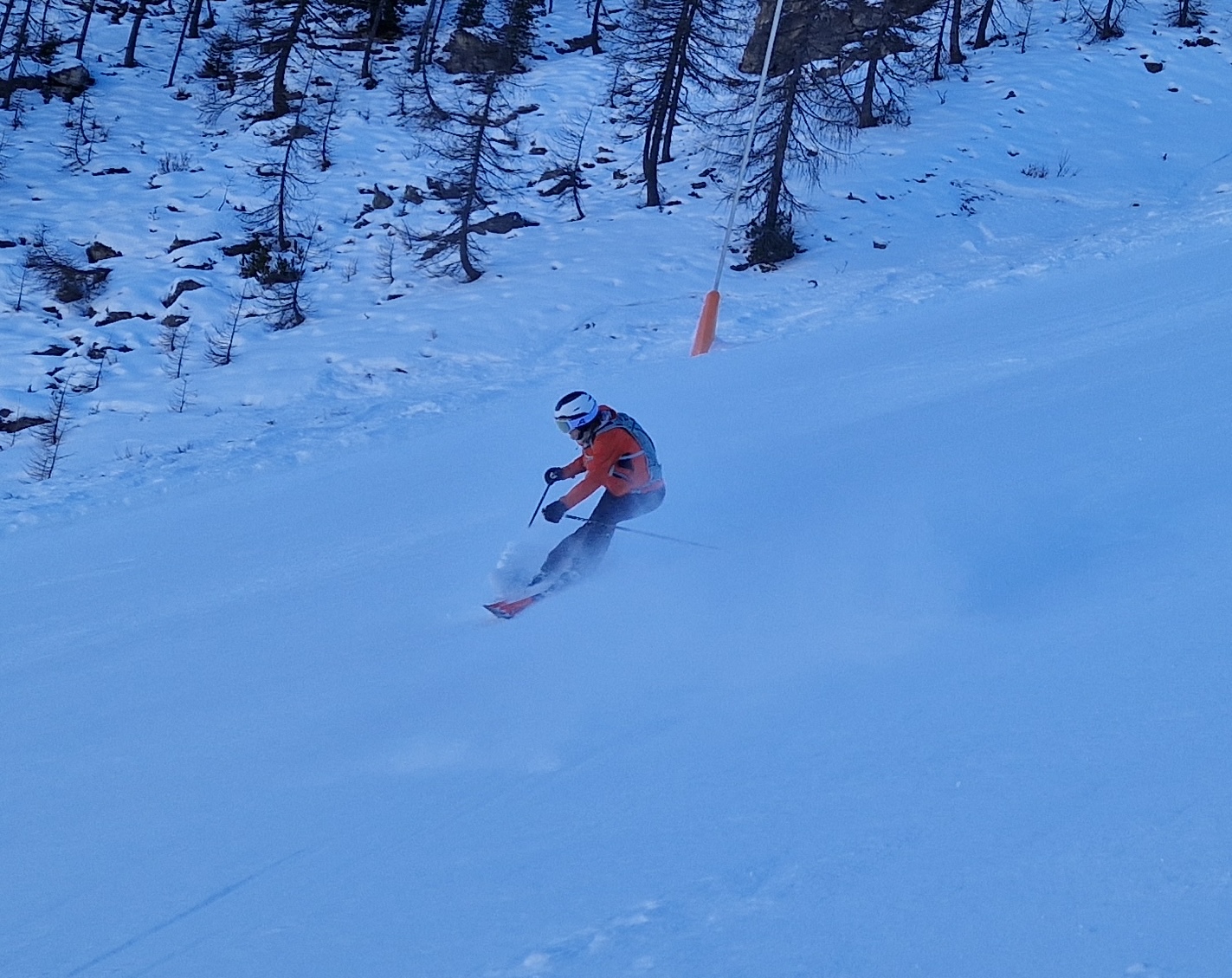 Auf der Piste mit dem Helm