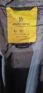 Aufhänger und Infos innen eingenäht.