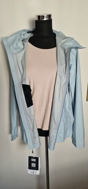 Das frische, helle Blau macht gute Laune.