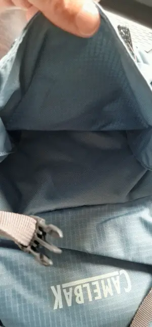 Ein großes Einsteckfach für schnellen Zugriff.