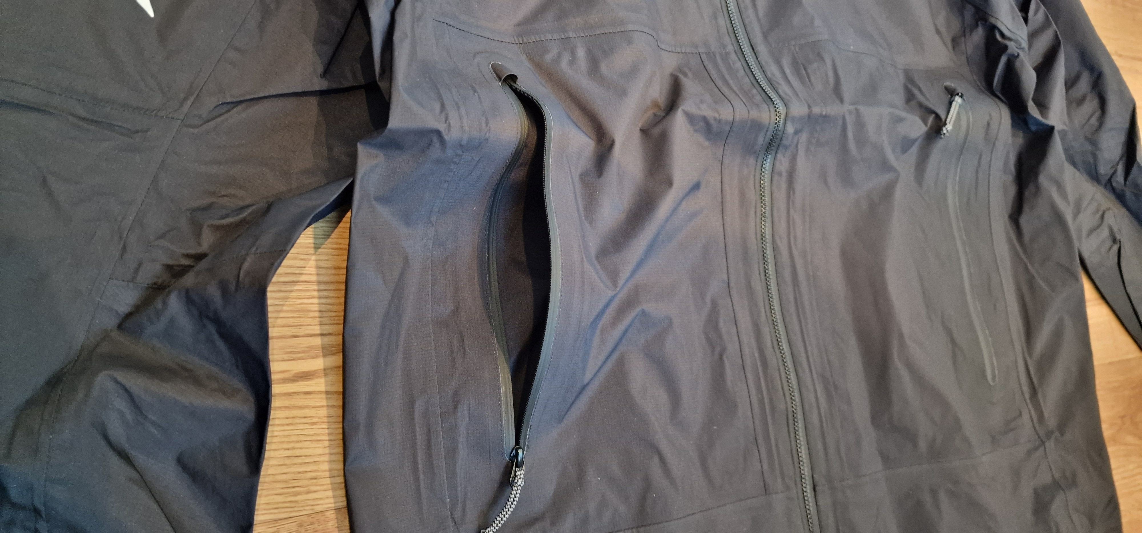 Der kompetente OUTSIDEstories-Test: Die Revolution Race Arcade 3L Lightweight Jacke