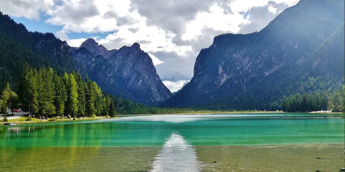 2_Erfrische dich nach deinen Mountainbike Touren im kristallklarem Wasser am Toblacher See.