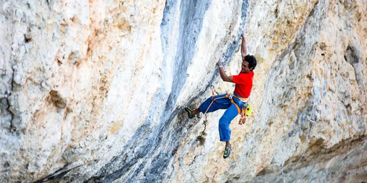 2_Sicher in der Luft mit dem richtigen Klettergurt_Petzl-min