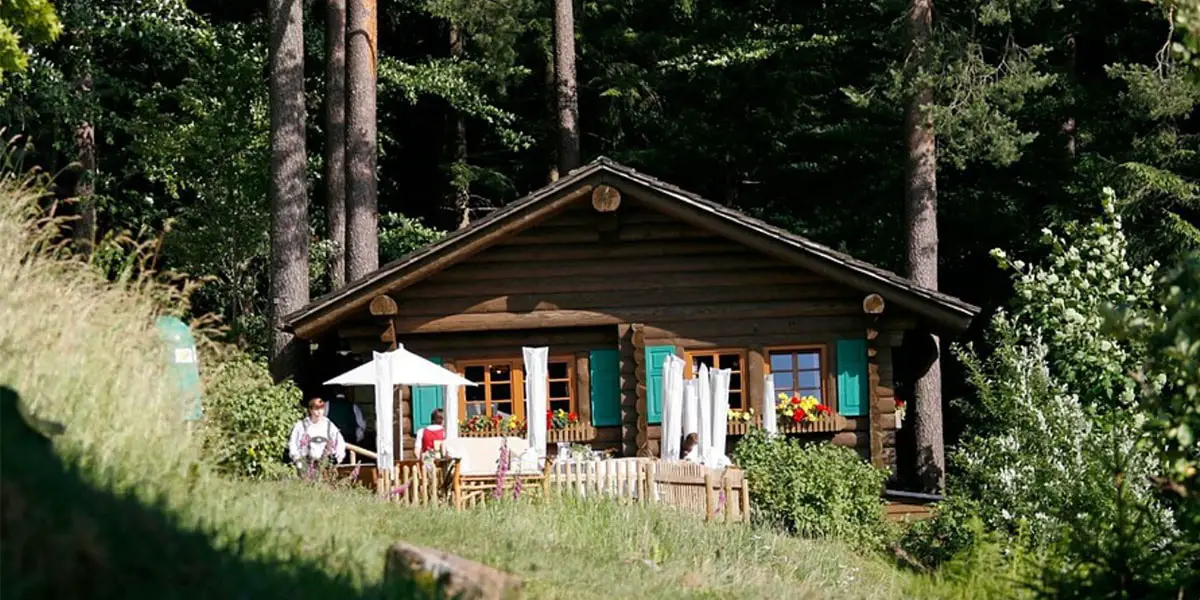 2_Wandertouren_Baiersbronn_Blockhuette_Ulrike Klumpp-min