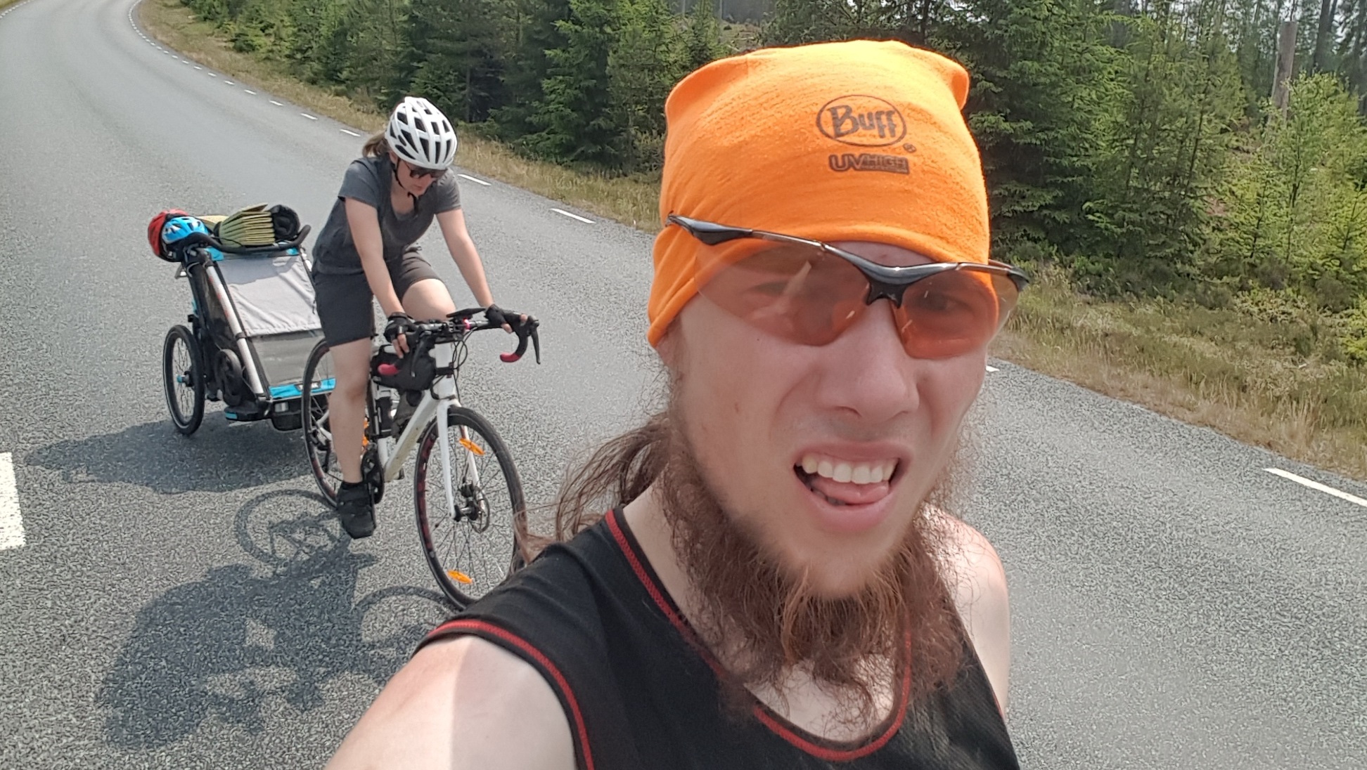 Familie auf Fahrradtour