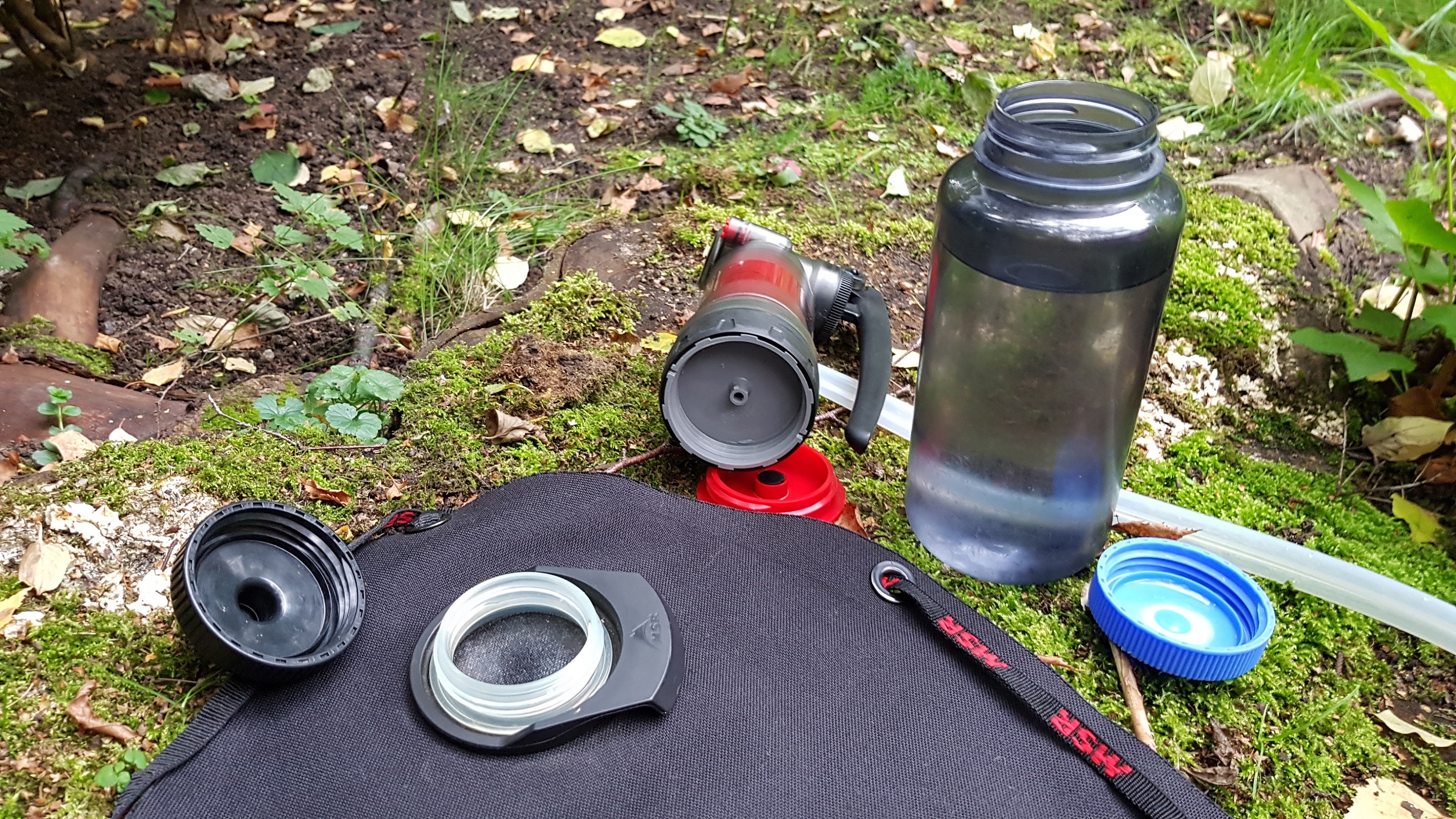 Filter mit Wasser-Sack und Flasche