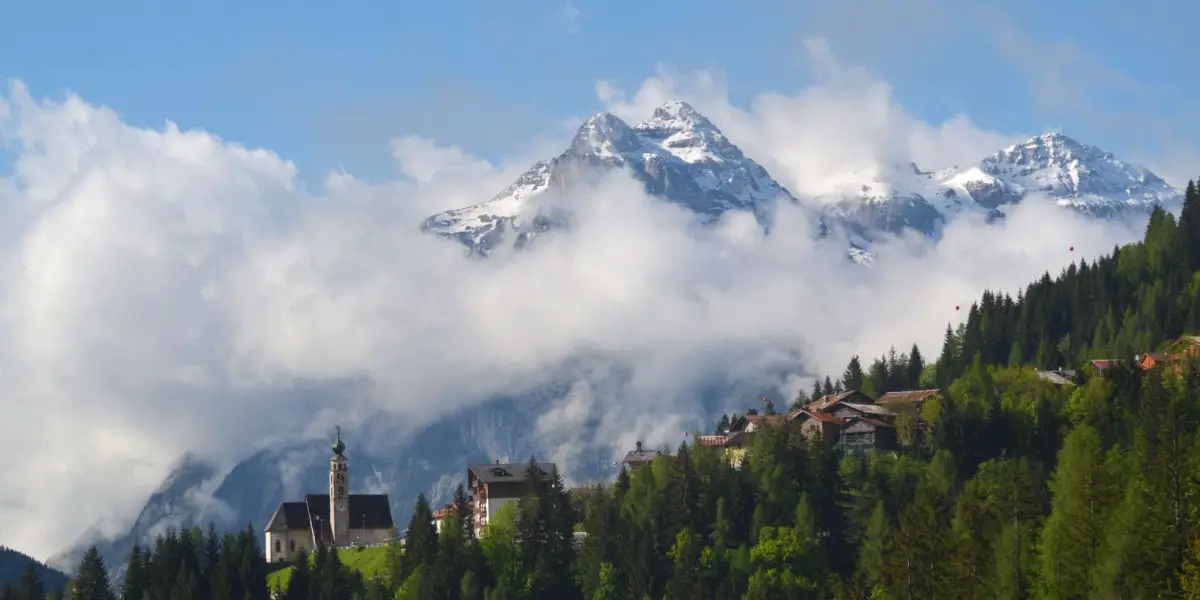 Region Belluno 3_Das idyllische Bergdorf San Tomaso Agordino besticht durch seine einzigartige Kulisse_wandertouren_Tourismusverband San Tomaso Agordino-min