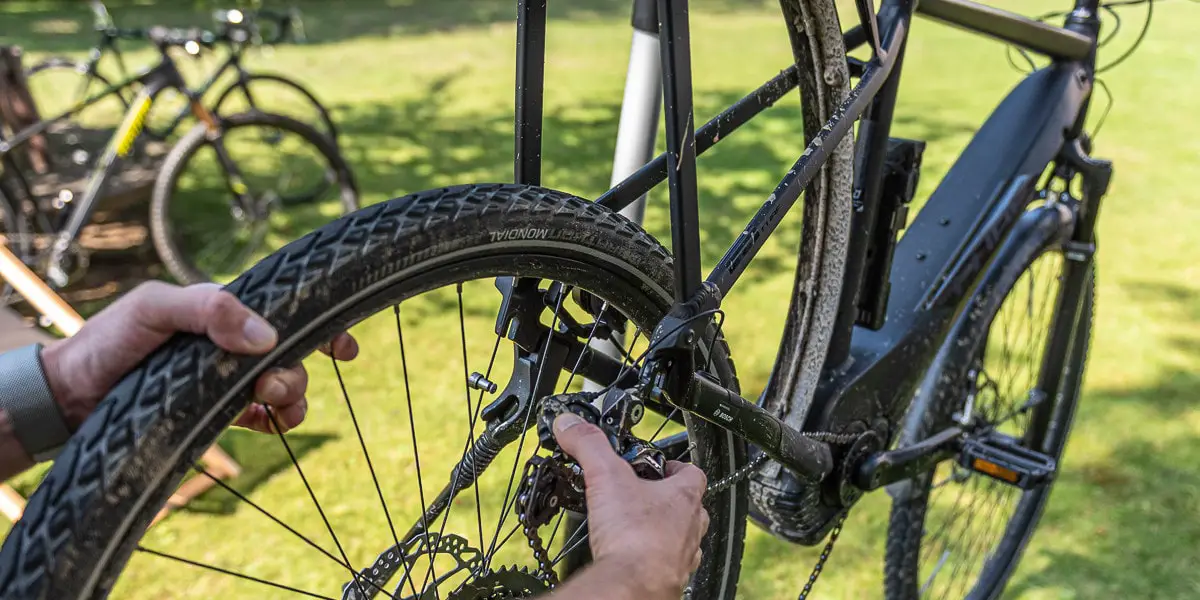 Bike-Pflege: Grundreinigung des Rahmens, der Laufräder und der Felgen