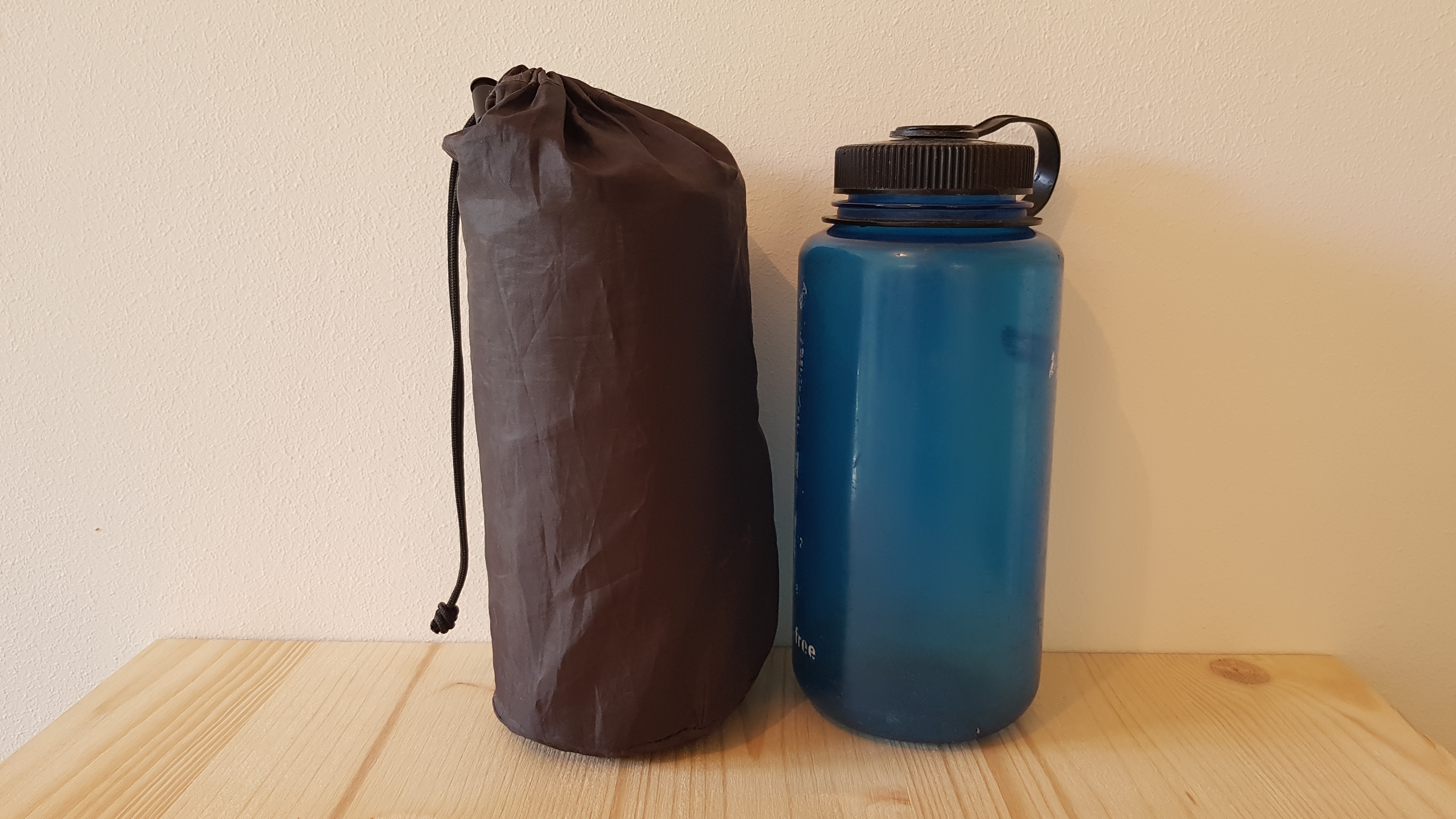 Größenvergleich des Packmaßes mit Nalgene 1 L