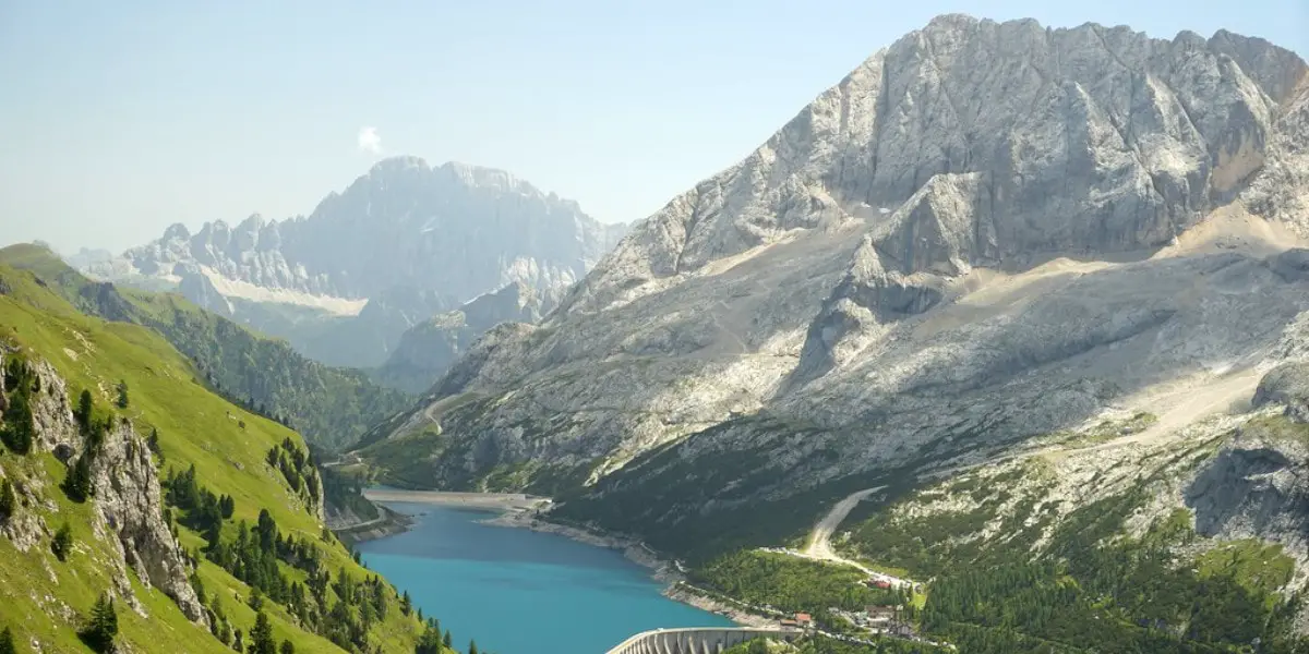 5_Erobere den sagenhaften Bindelweg und genieße den Blick auf den Fedaia See auf den Moutnainbike Touren