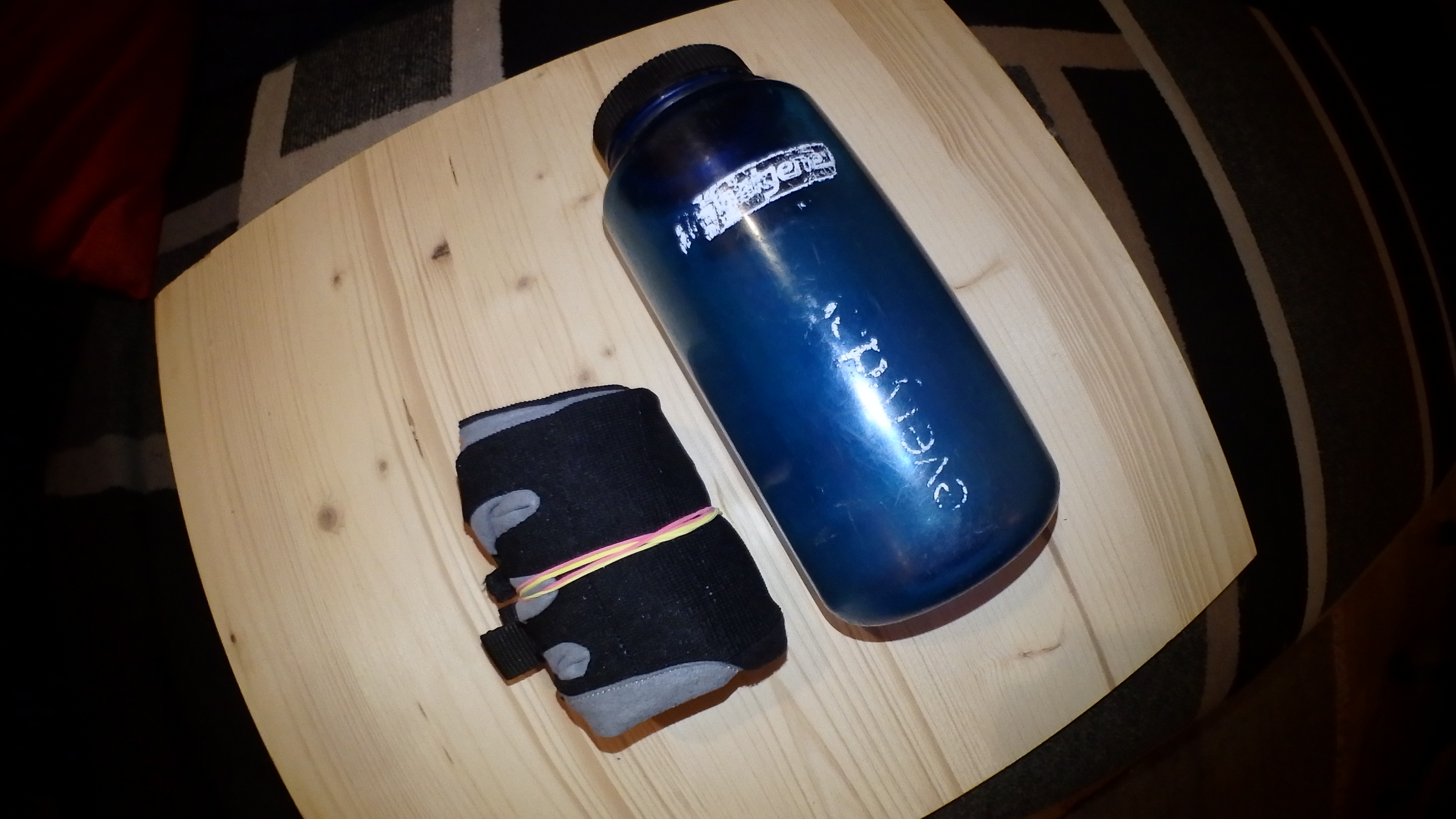 neben Nalgene Flasche