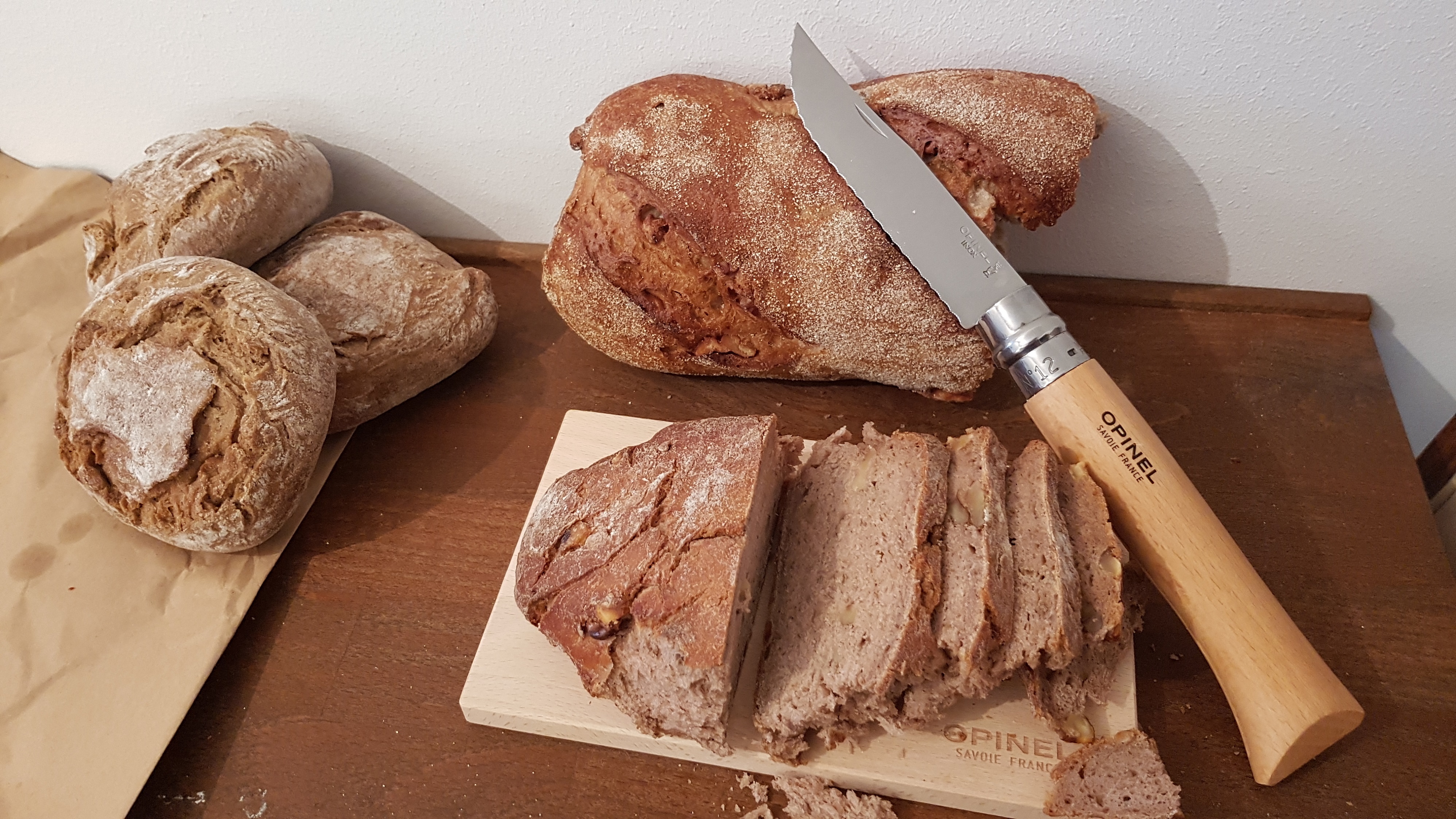 Brotmesser und ne Menge Brot