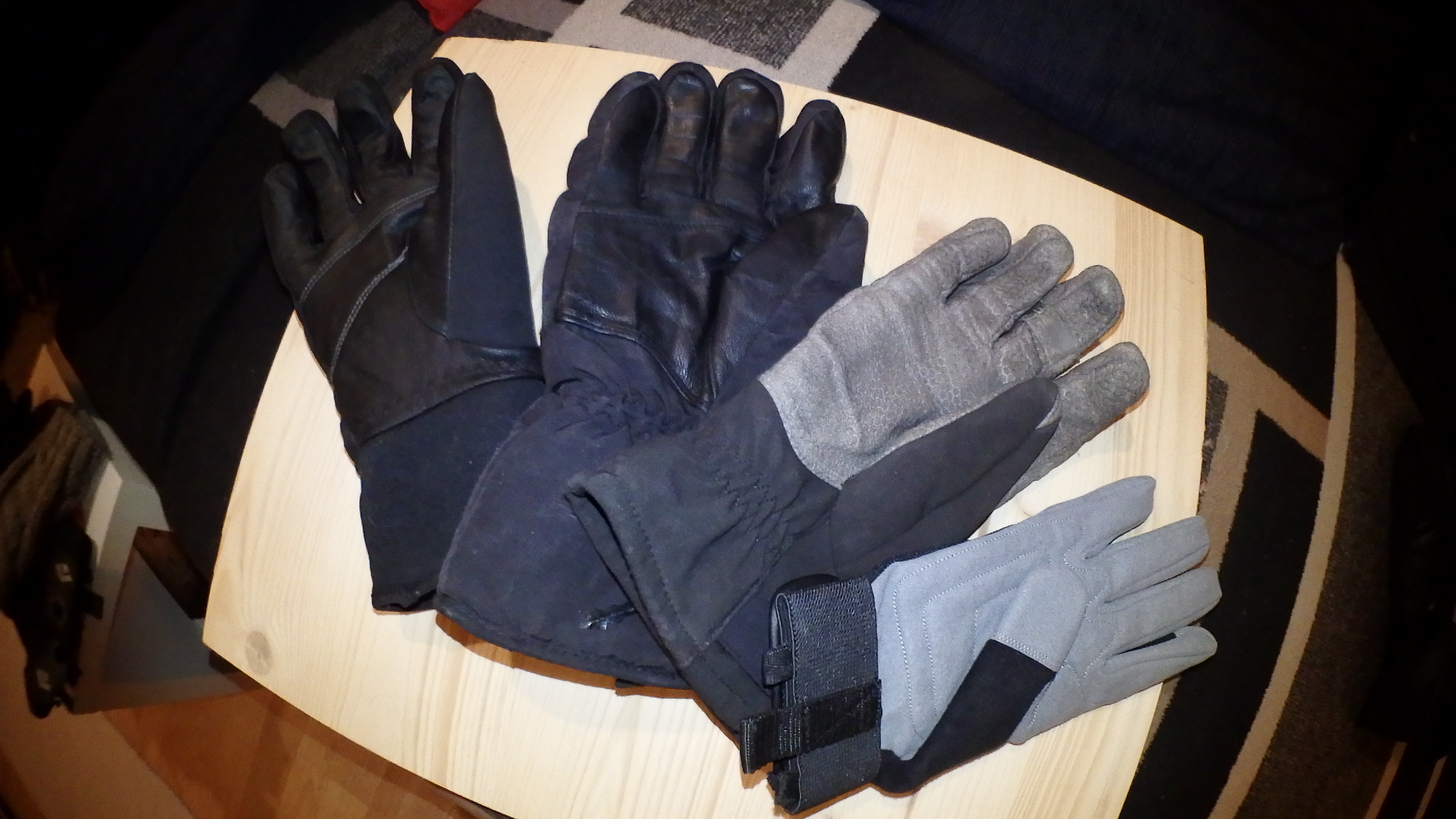neben anderen Handschuhen