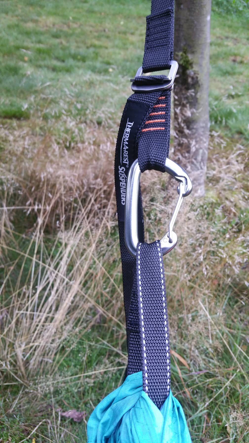 Karabiner mit Gurt