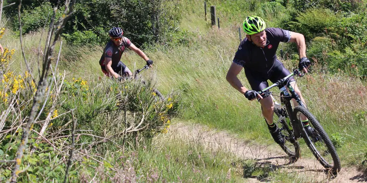 Mountainbike-Handschuhe_Setze von Anfang an auf den perfekten Mountainbike Handschuh und genieße die ersten Touren des Jahres-min