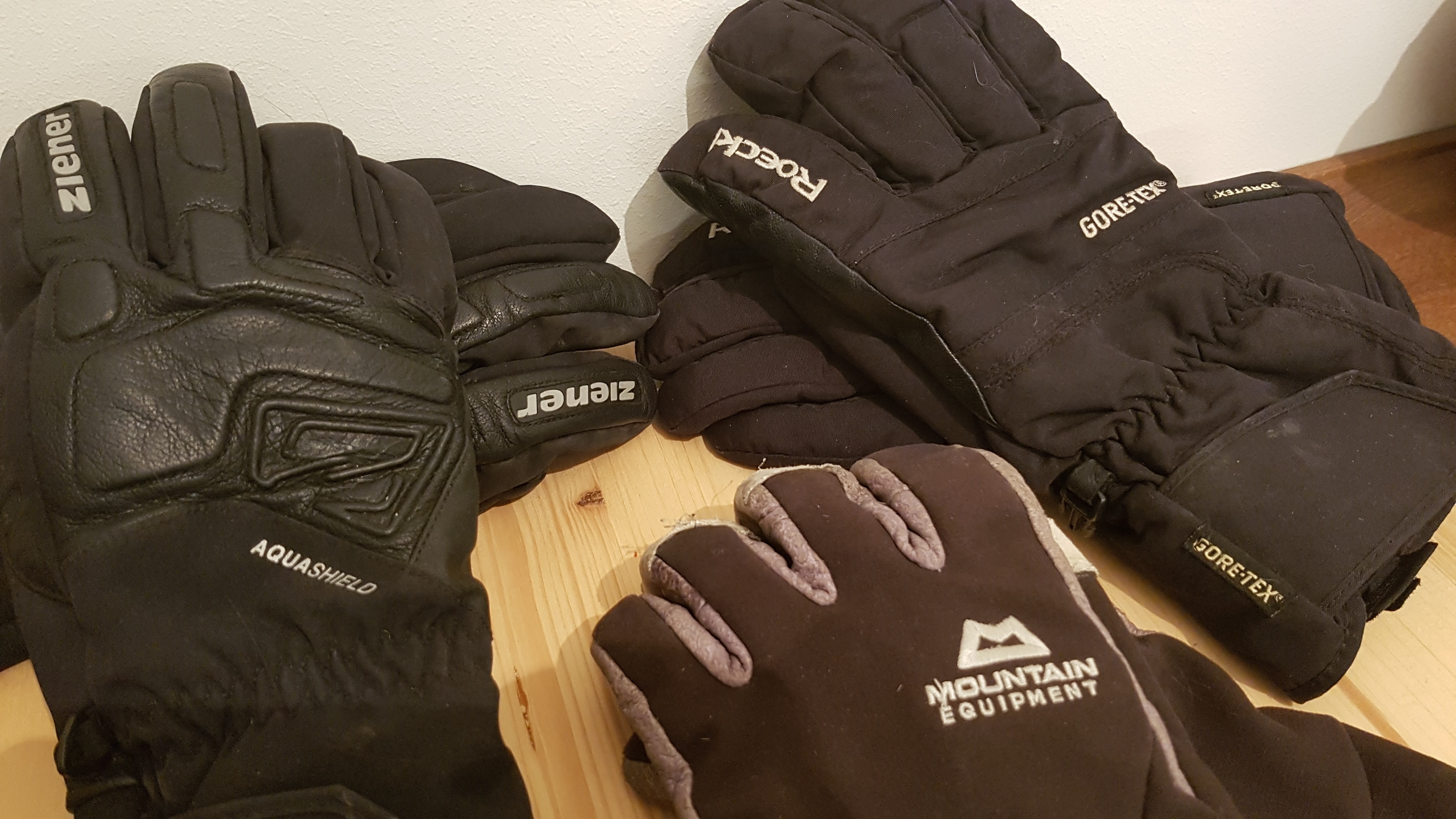 neben warmen und wasserdichten Handschuhen