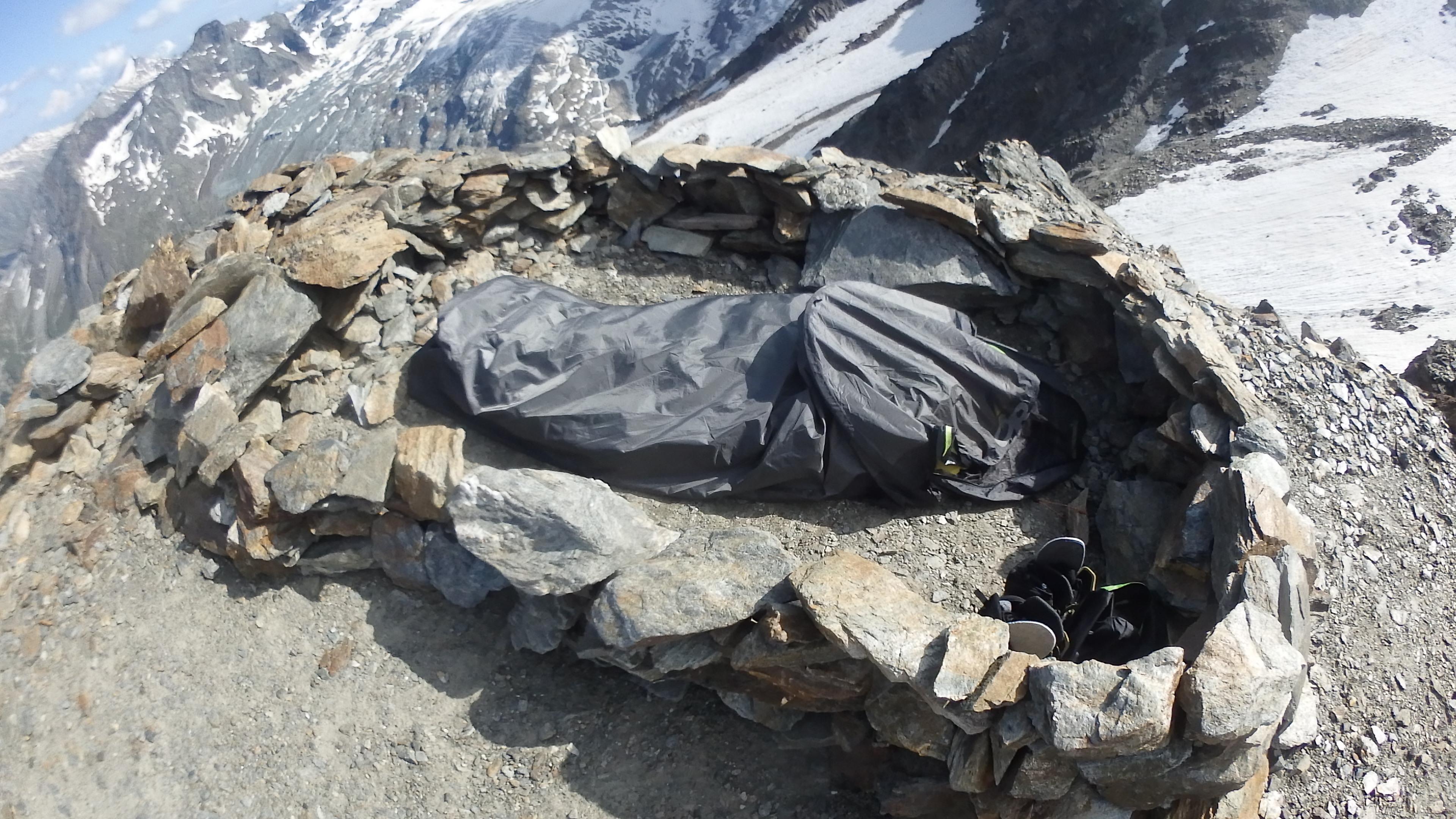 Biwaksack statt Groundsheet am Nadelgrat in der Schweiz