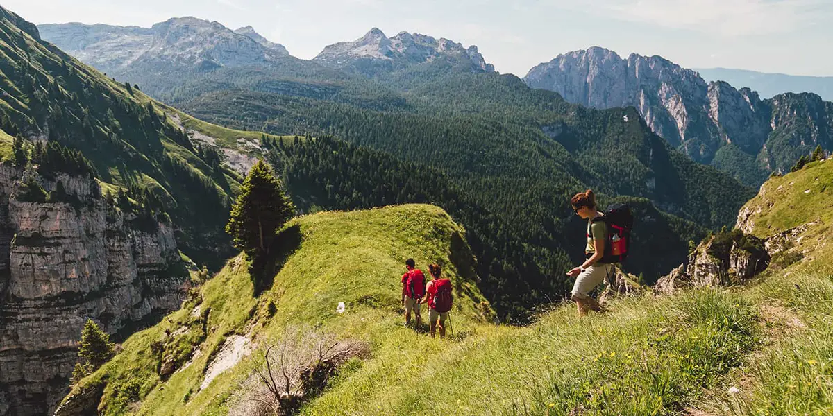 9_Streckenweise folgt die Alta Via Dolomiti Bellunese den Dolomiten Höhenwegen Nummer 1 & 2_Belluneser Dolomiten_Roberto de Pellegrin-min