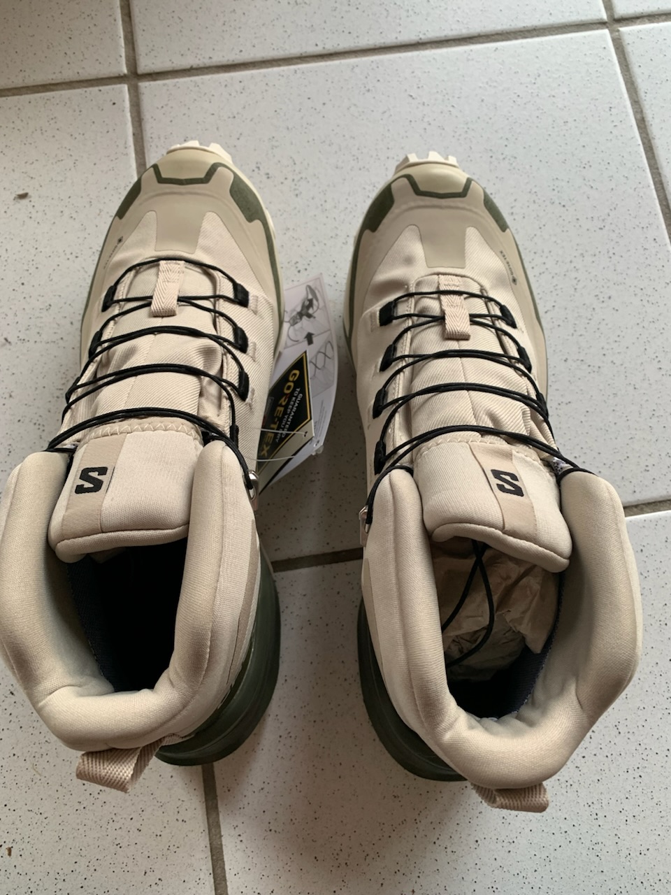 Schuhe neu von oben