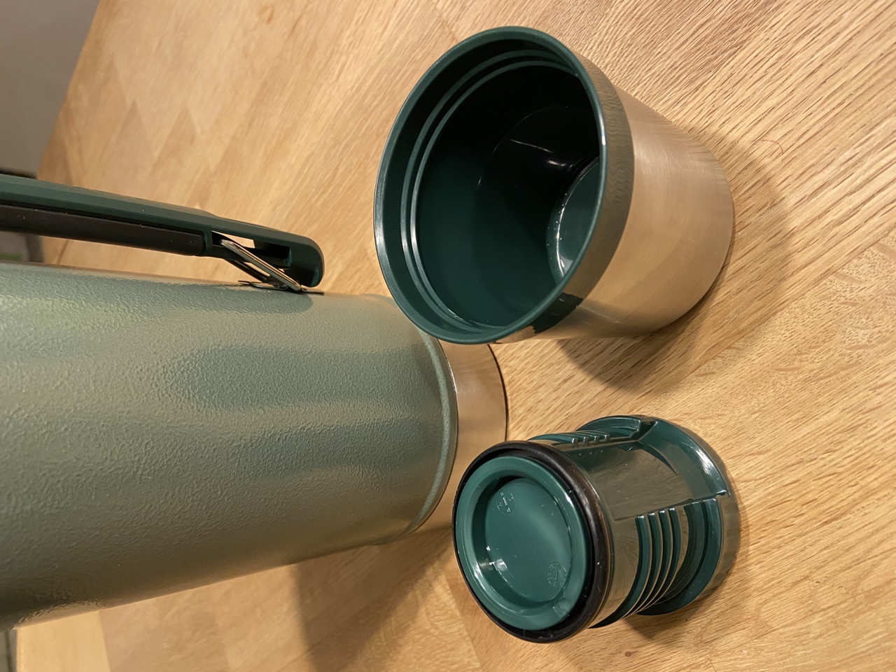 Verschluss und Becher