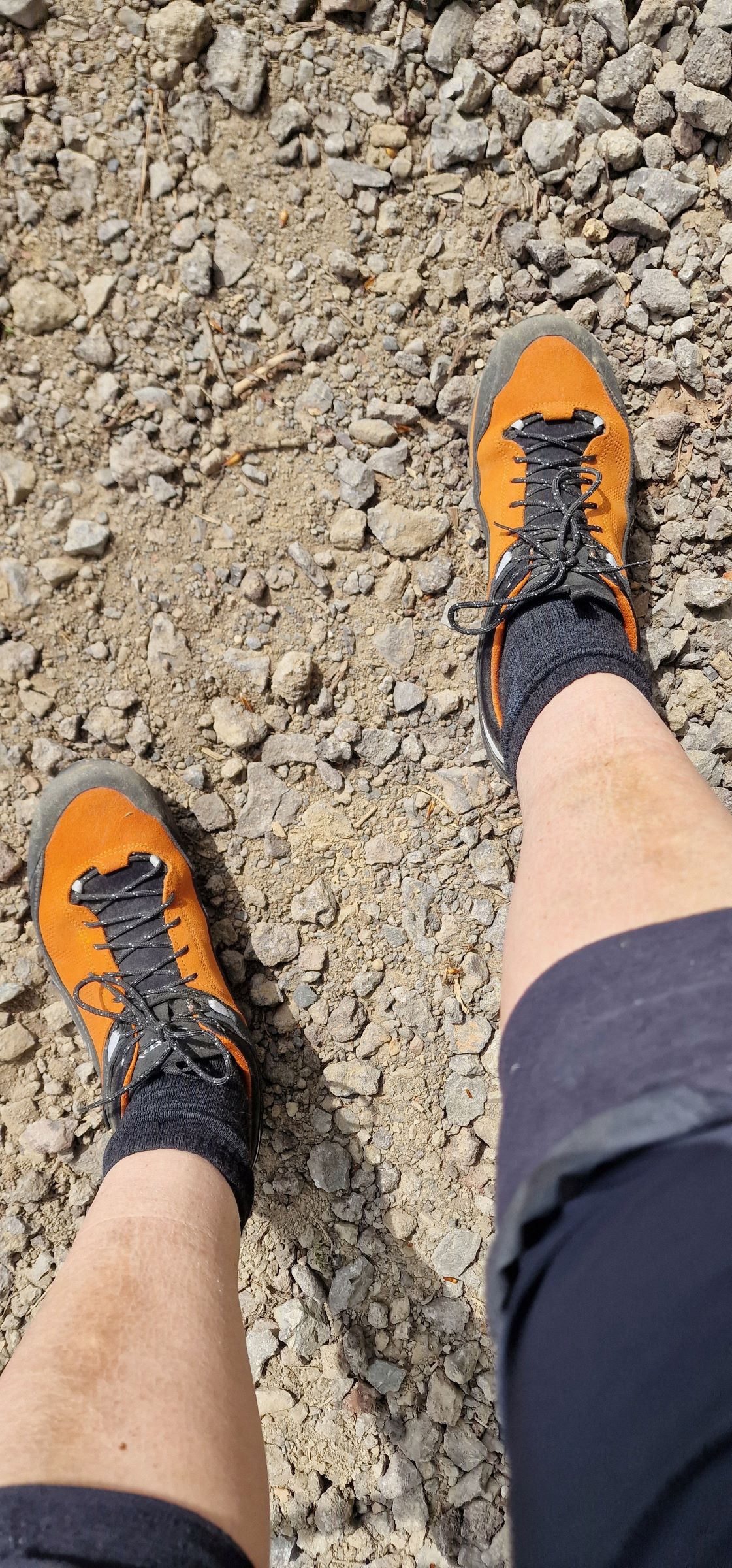 Bei hohen Temperaturn können die Füße in Lederschuhen schnell überhitzen. Der AKU Link GTX Wurde mit einer Gore-Tex Zunge ausgestattet, die für guten Wärmeausgleich sorgt.