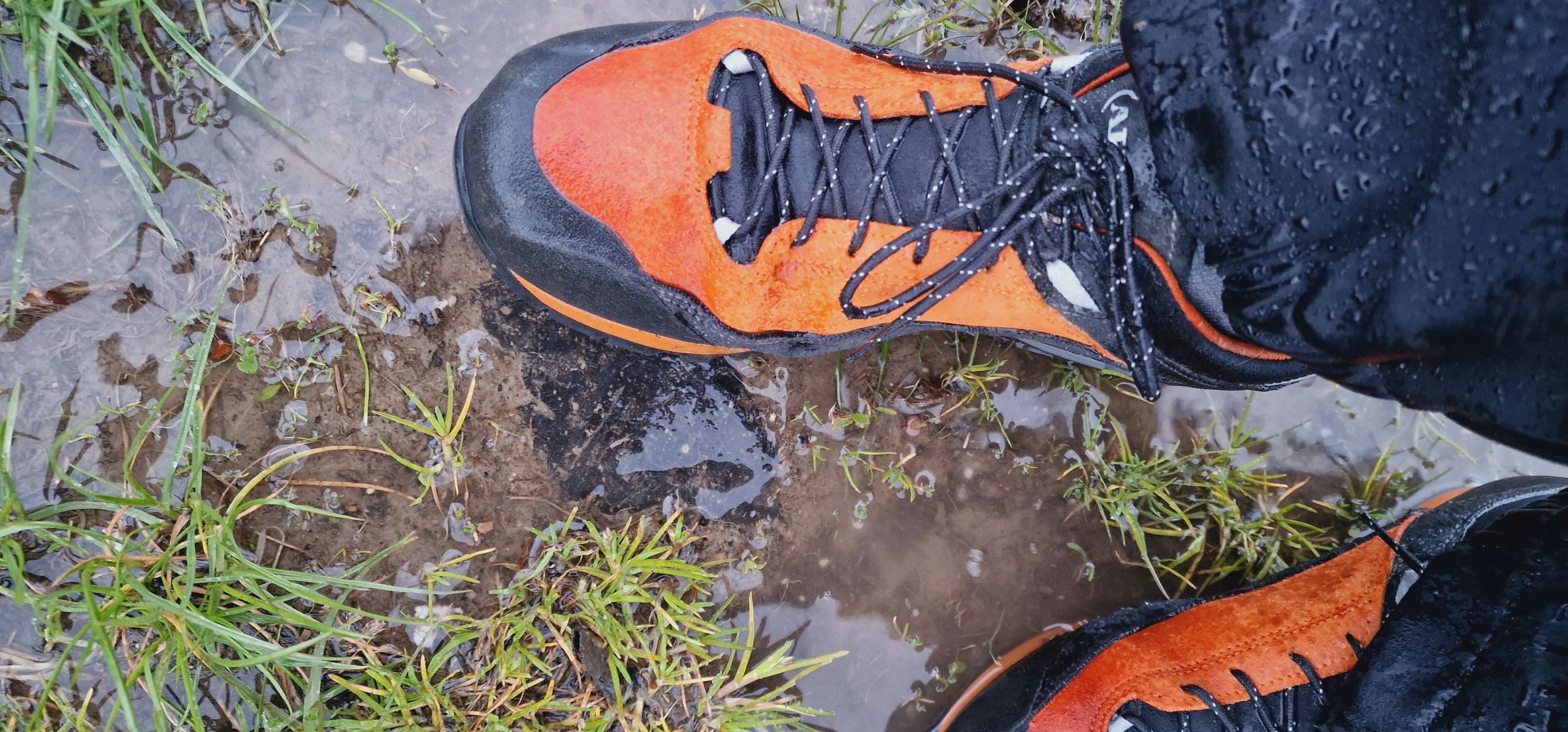 Nässe ist eine Herausforderung für jeden Trekkingschuh