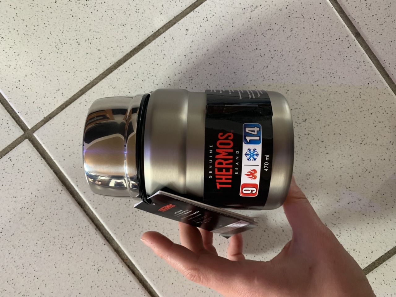 Becher noch mit Umverpackung