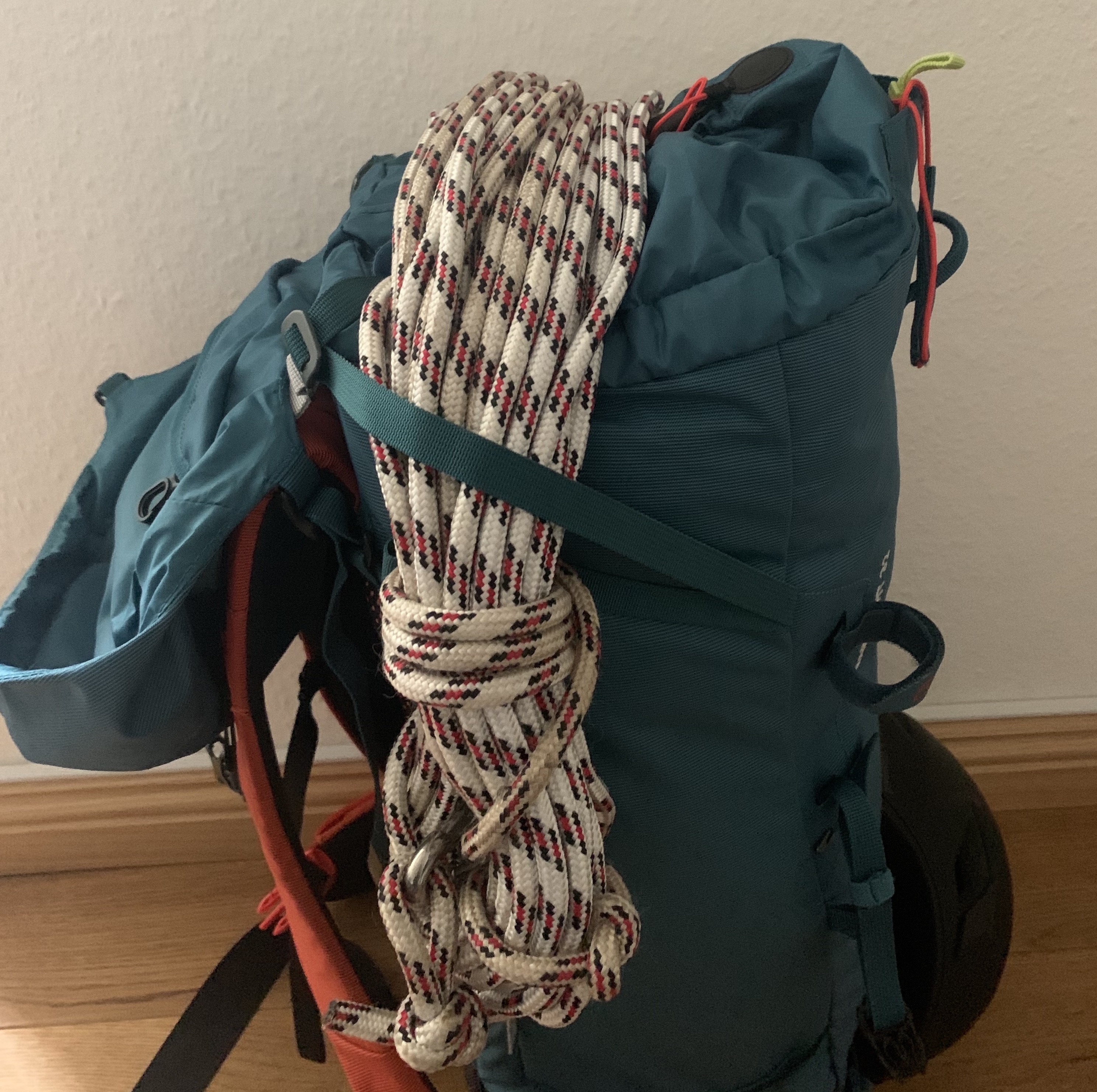 Seilpuppe befestigt
