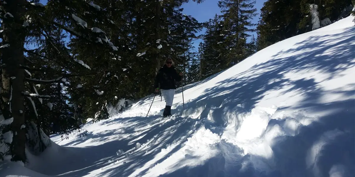 Idyllische Schneeschuhwanderung auf den Gipfel des Predigtstuhls in Bad Reichenhall.